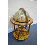 A MID TO LATE 20TH CENTURY DRINKS GLOBE, with a lid that's enclosing a fitted interior, on four