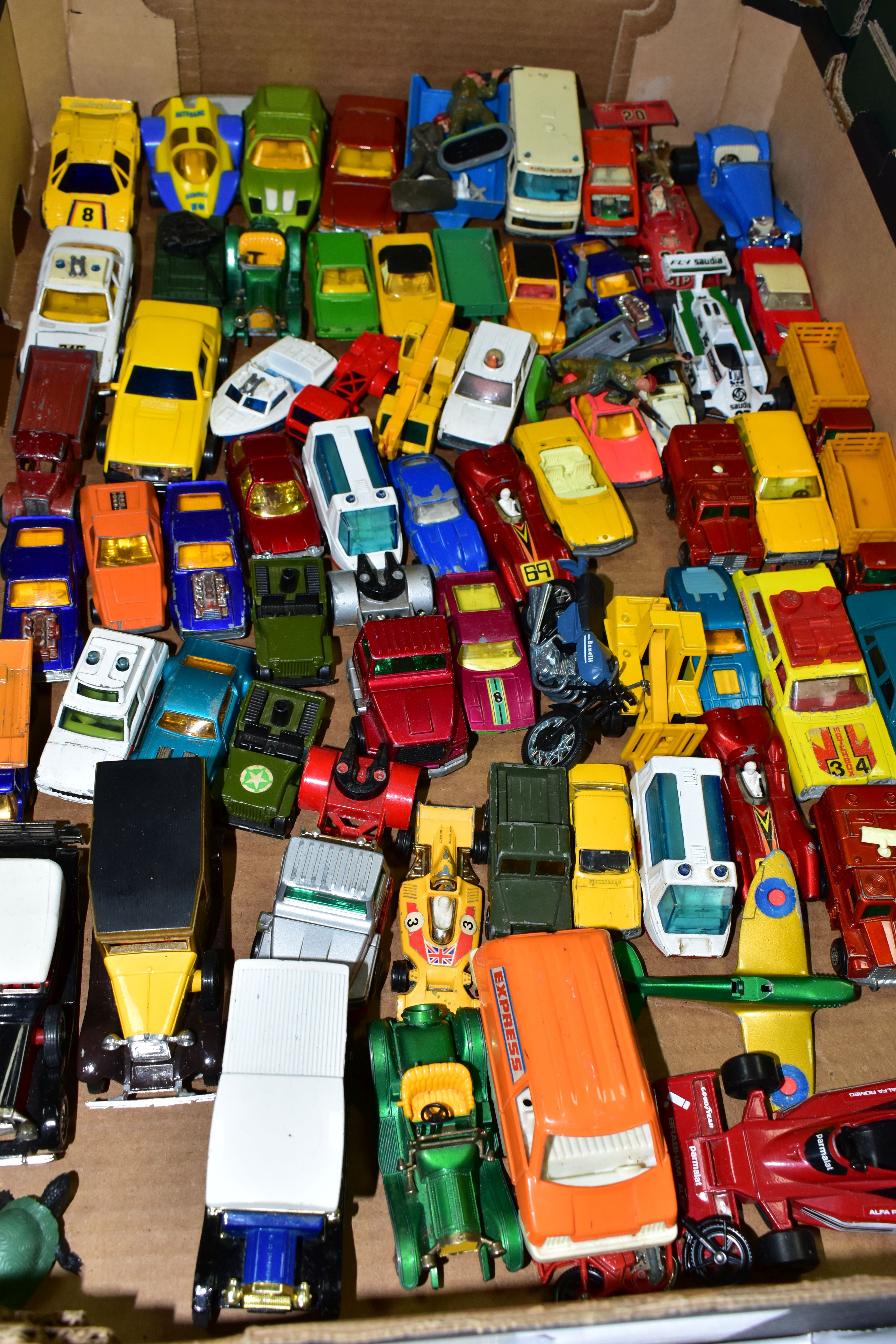 A QUANTITY OF UNBOXED AND ASSORTED PLAYWORN DIECAST VEHICLES, to include Dinky, Corgi, Matchbox, - Image 3 of 7