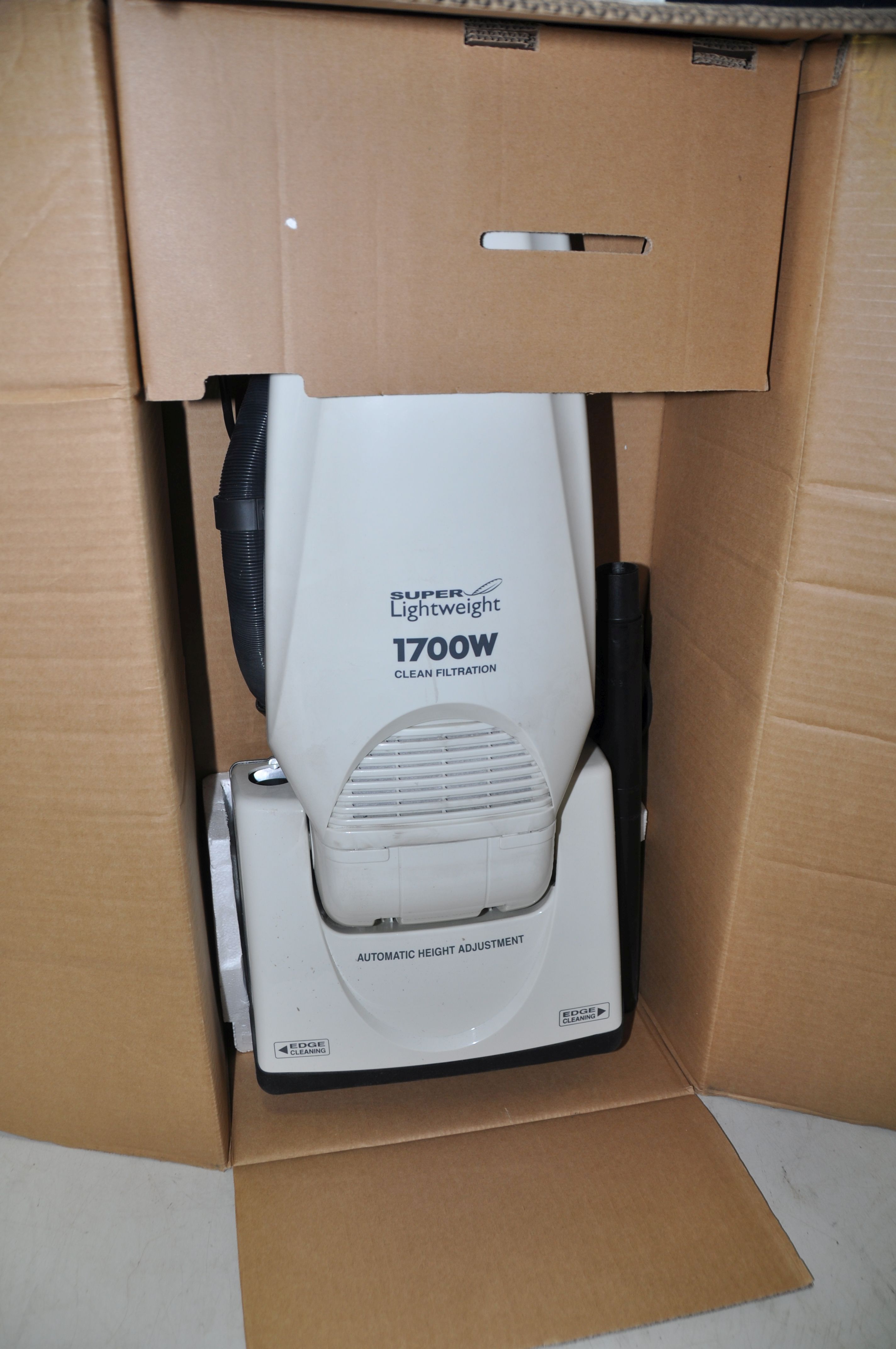 A PANASONIC MCEE3001 UPRIGHT VACUUM (PAT pass and working)