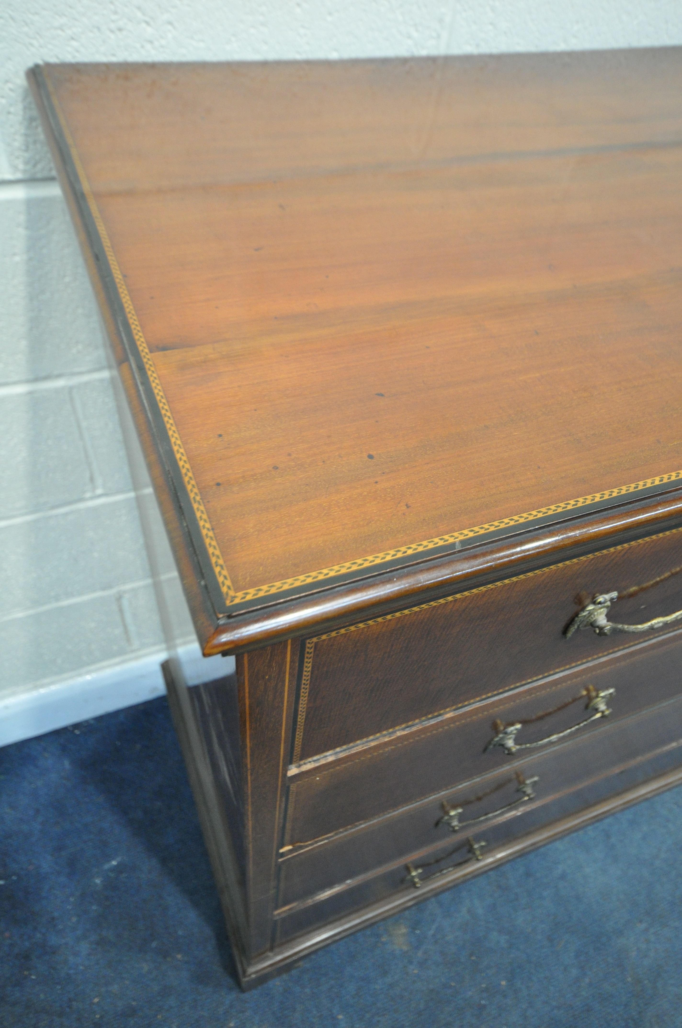 A 20TH CENTURY GEORGIAN STYLE MAHOGANY AND HERRINGBONE INLAID CHEST OF TWO OVER THREE LONG - Image 3 of 5