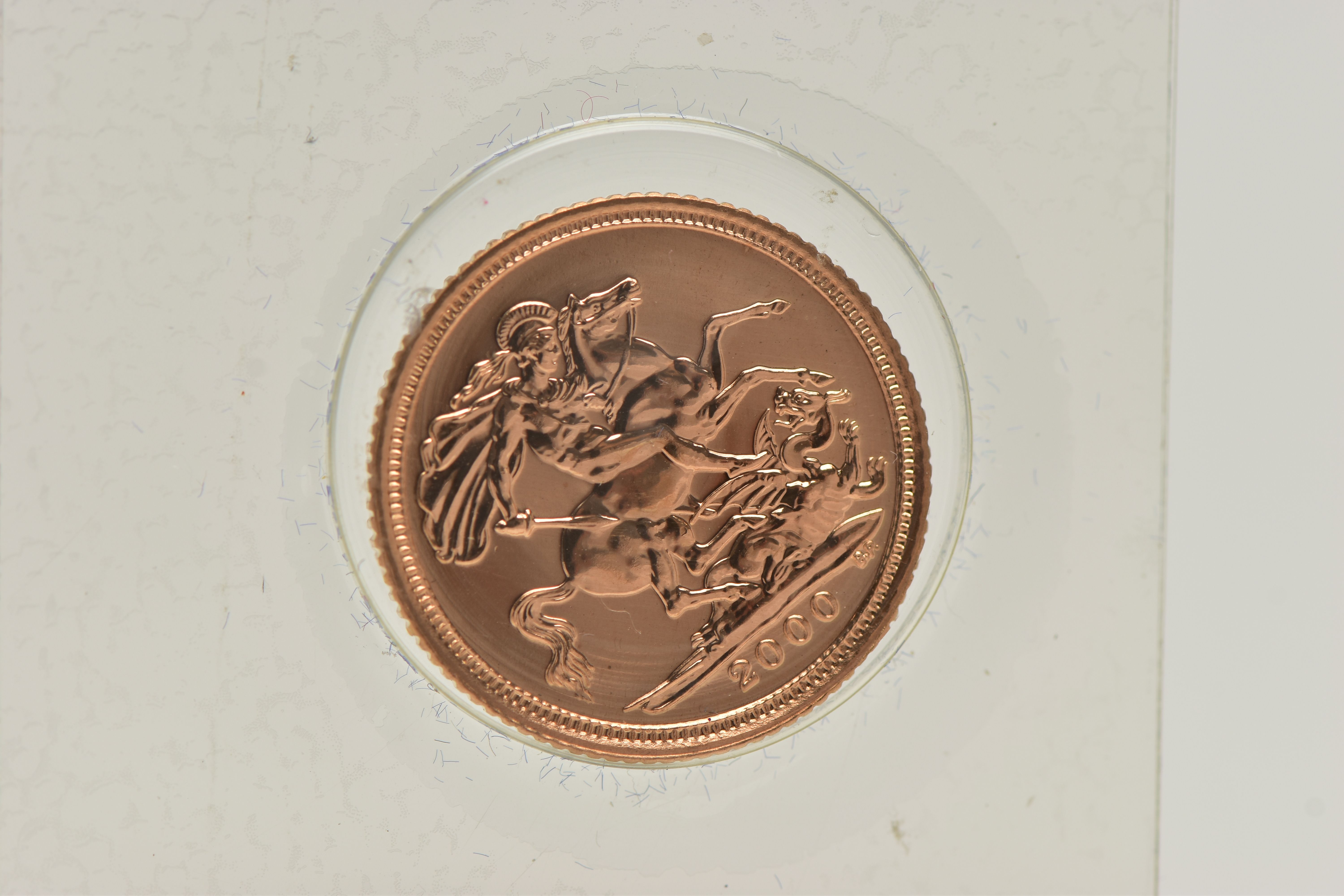 A LATE 20TH CENTURY GOLD HALF SOVEREIGN COIN, obverse depicting Queen Elizabeth II, reverse George