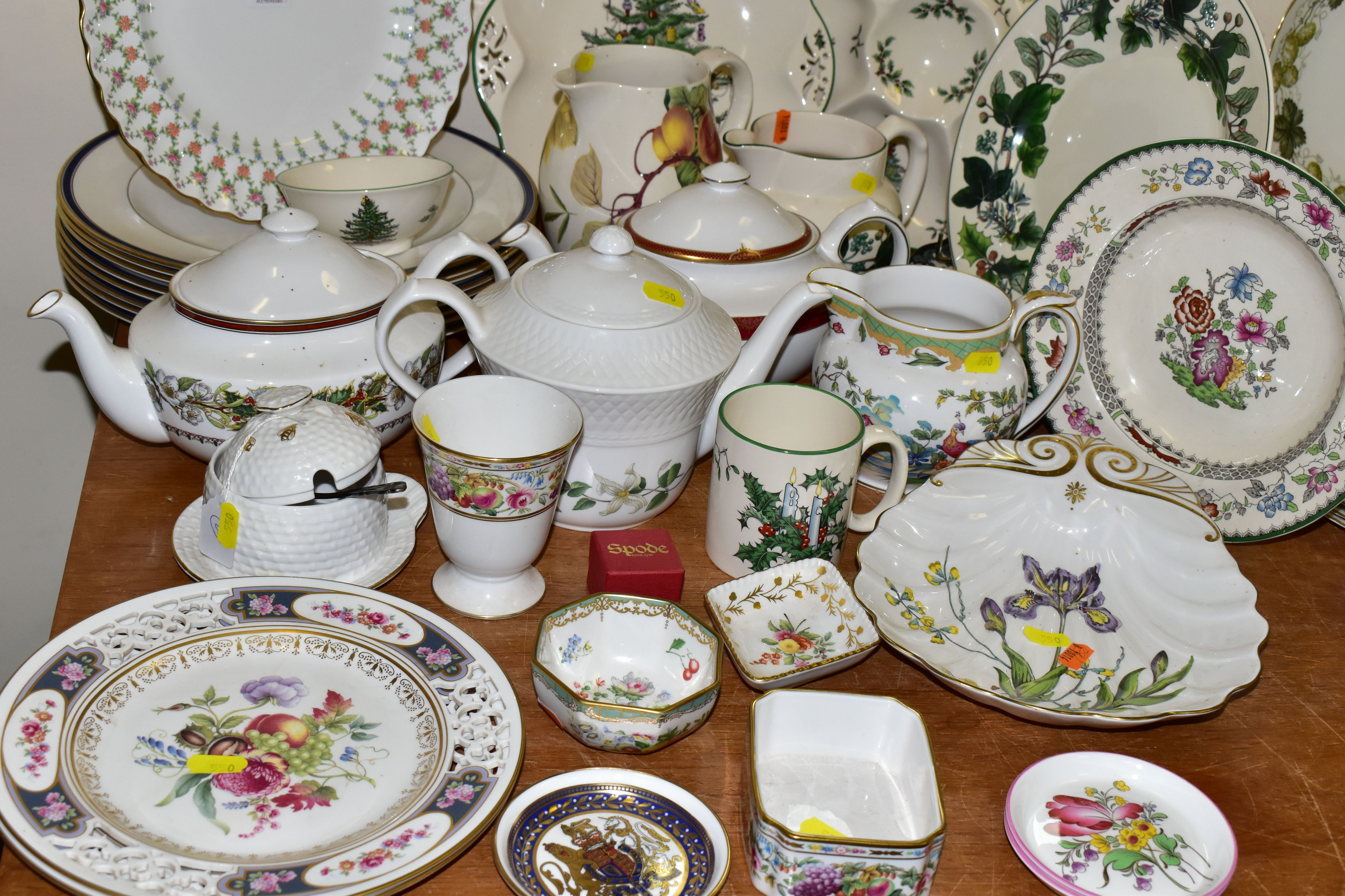 A COLLECTION OF ASSORTED SPODE CERAMICS, including a pair of limited edition plates commemorating - Image 3 of 5