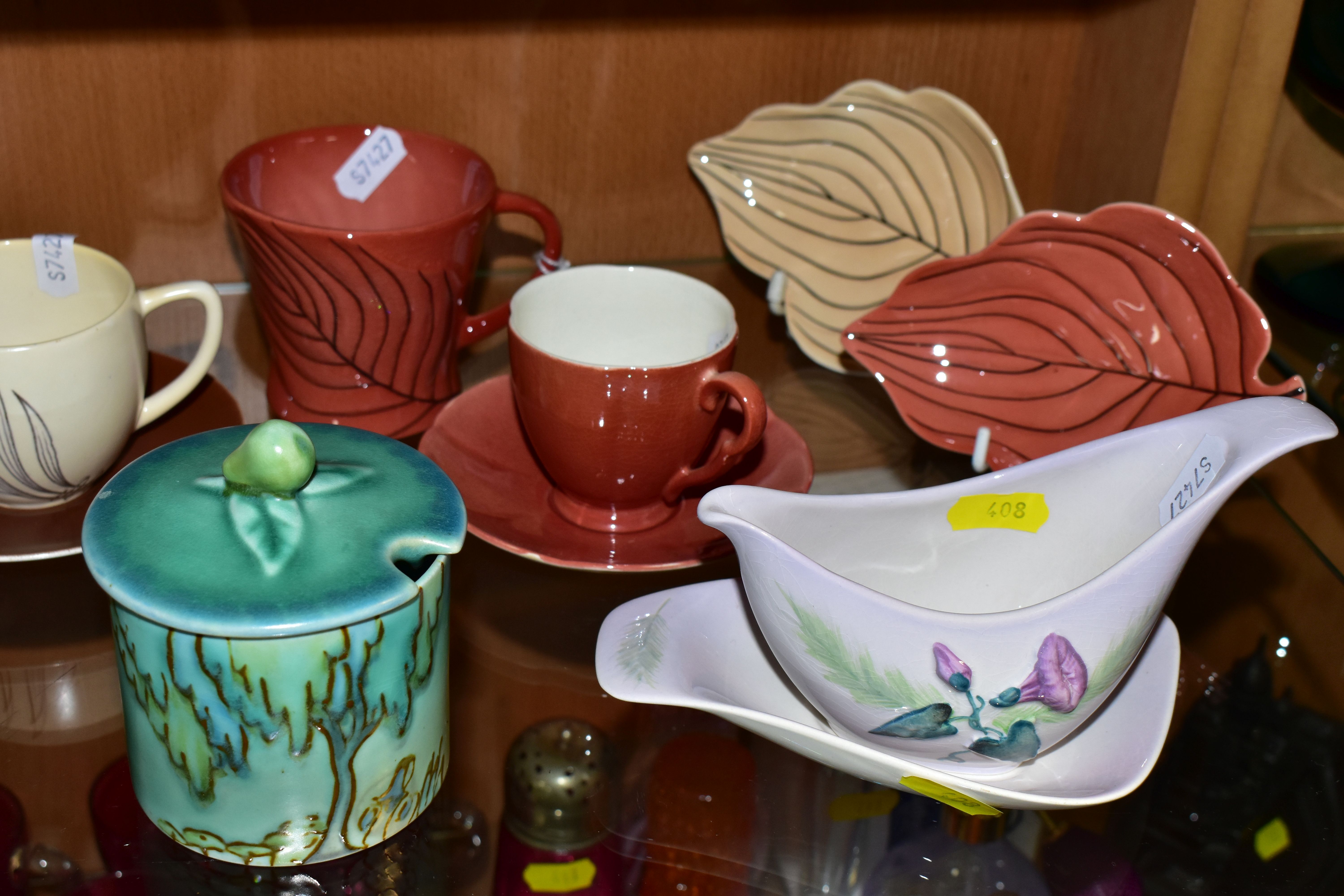 A COLLECTION OF MID-CENTURY CARLTON WARE CERAMICS, comprising a Carlton Ware match holder and - Image 2 of 7