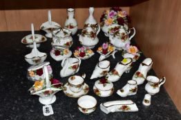 A COLLECTION OF ROYAL ALBERT 'OLD COUNTRY ROSES' PATTERN GIFTWARE, comprising a pot of china