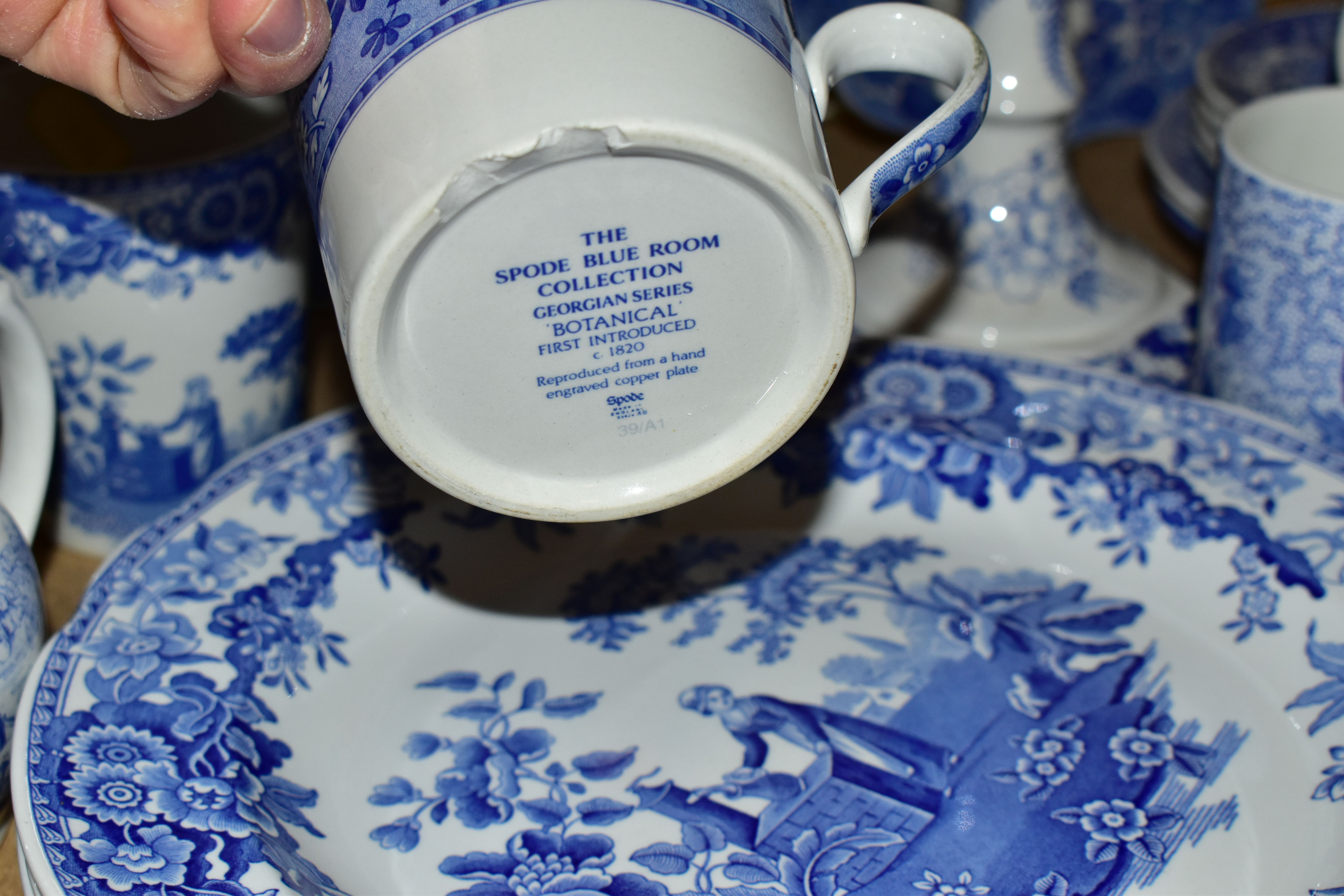 A COLLECTION OF SPODE BLUE ROOM COLLECTION BLUE AND WHITE TEA, DINNER AND GIFTWARE, together with - Image 8 of 8