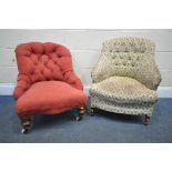 A LATE VICTORIAN WALNUT SPOONBACK CHAIR, with a buttoned back, on ceramic casters (condition:-