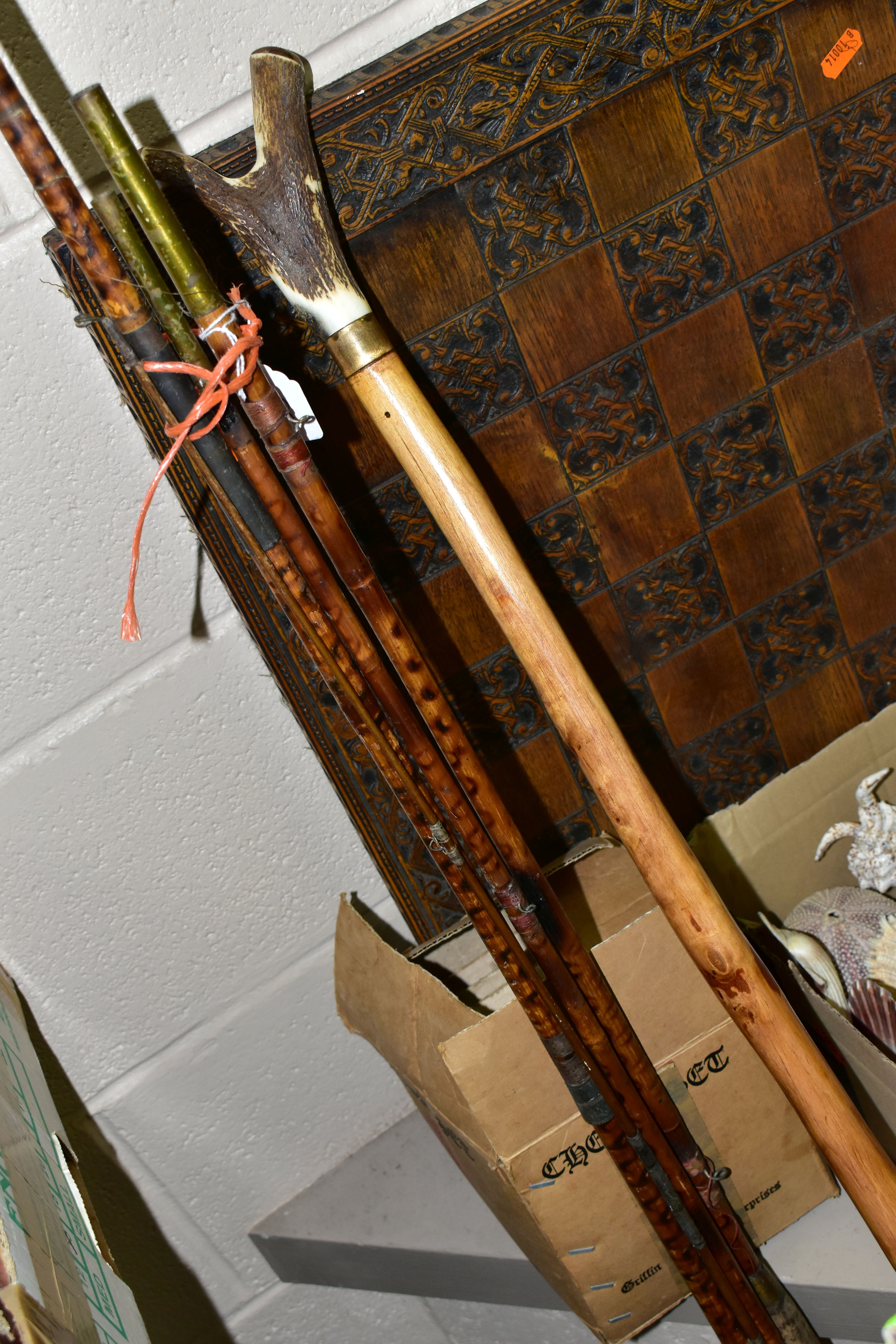 THREE BOXES OF VINTAGE FISHING REELS, SEA SHELL, CHESS SET AND SUNDRIES, to include a Bakelite - Image 13 of 14