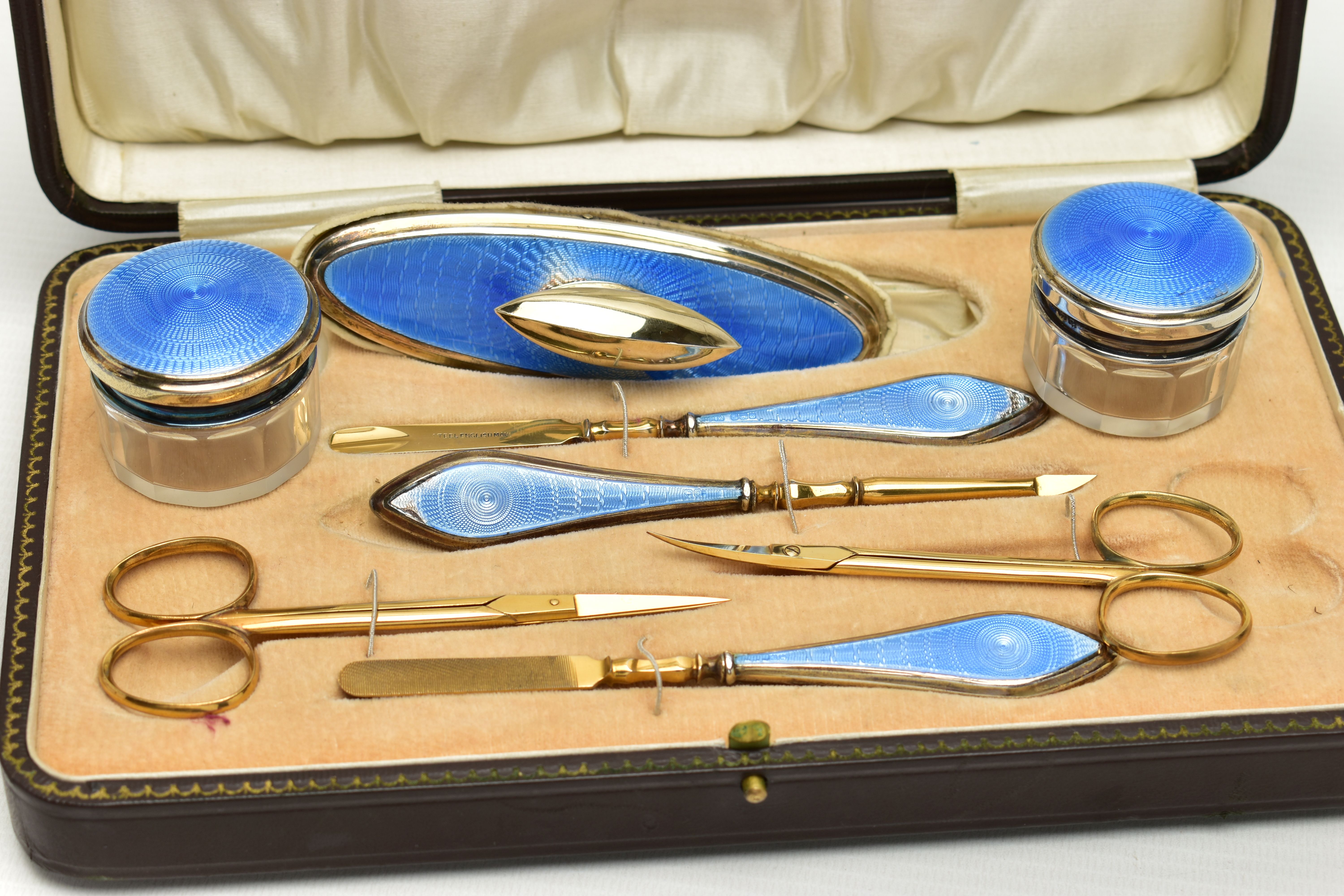 AN EARLY 20TH CENTURY CASED SILVER GUILLOCHE ENAMEL MANICURE SET, eight piece set comprising of - Image 2 of 5