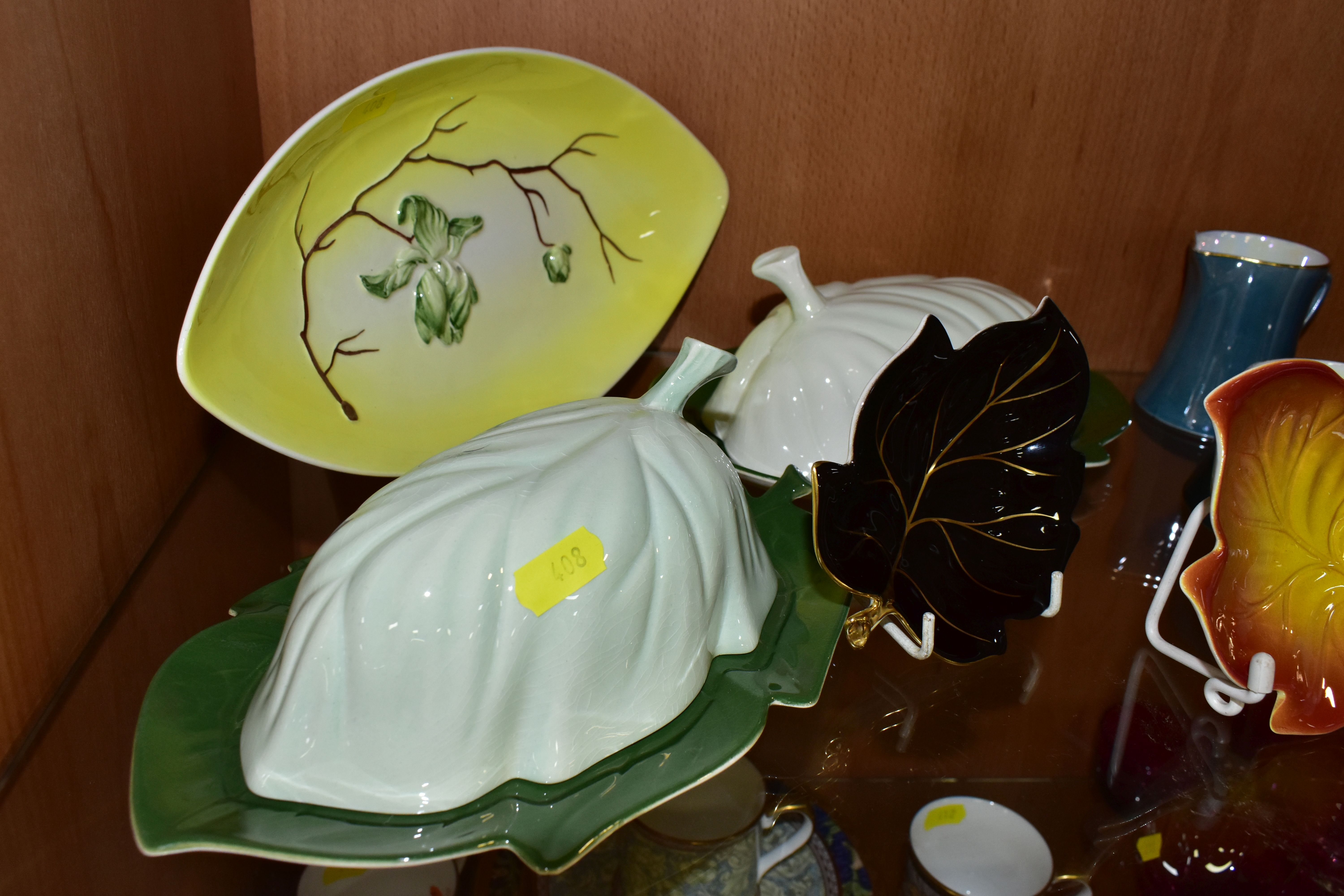 A COLLECTION OF MID-CENTURY CARLTON WARE CERAMICS, comprising a Carlton Ware match holder and - Image 6 of 7