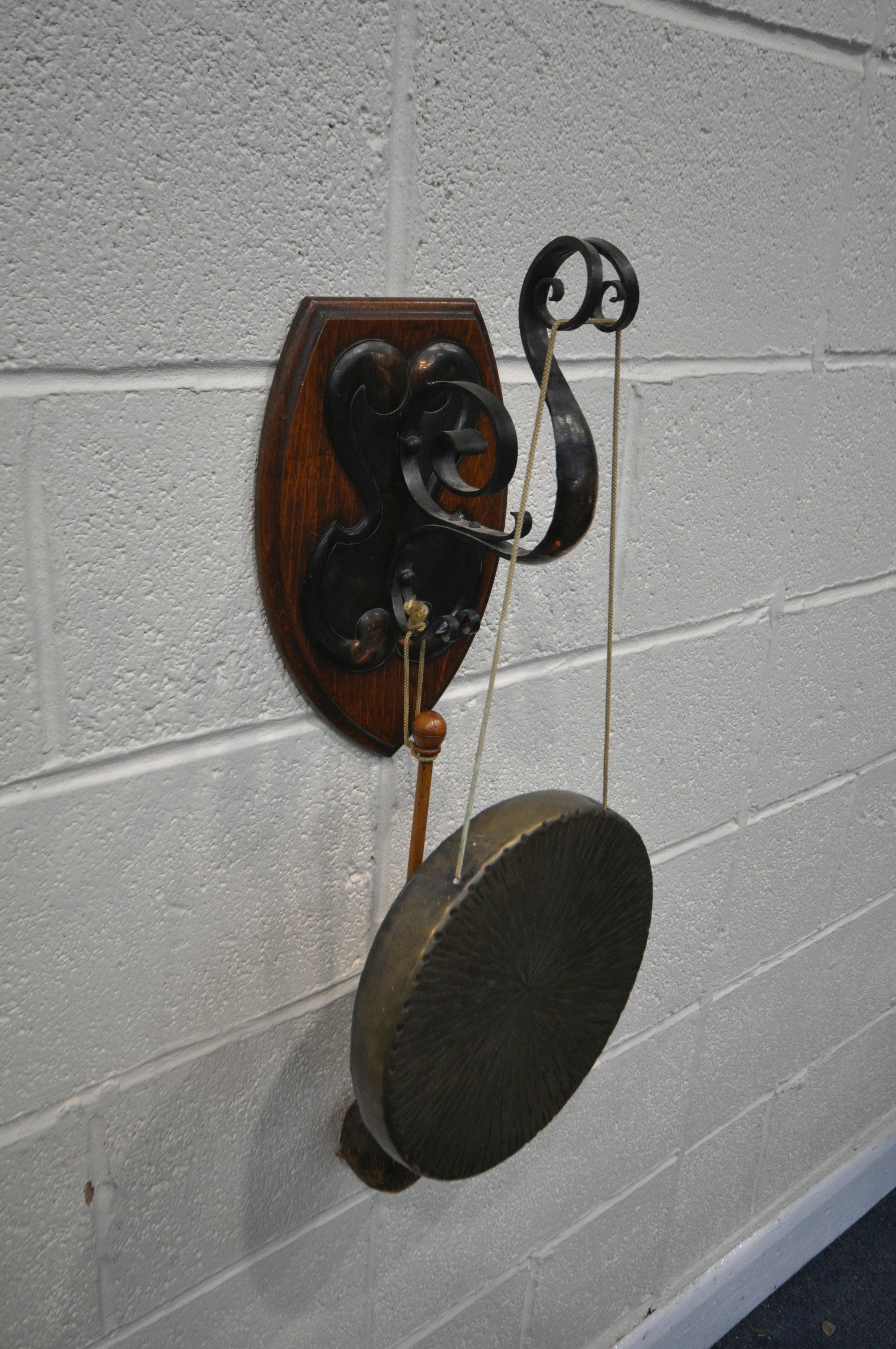 A SELECTION OF BRASS AND COPPERWARE, to include a wall gong with beater, a brass coal bucket, a - Image 2 of 5