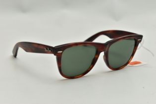 A PAIR OF 'RAY BAN' SUNGLASSES, Wayfarer sunglasses 5022 in Tortoiseshell (condition report: general