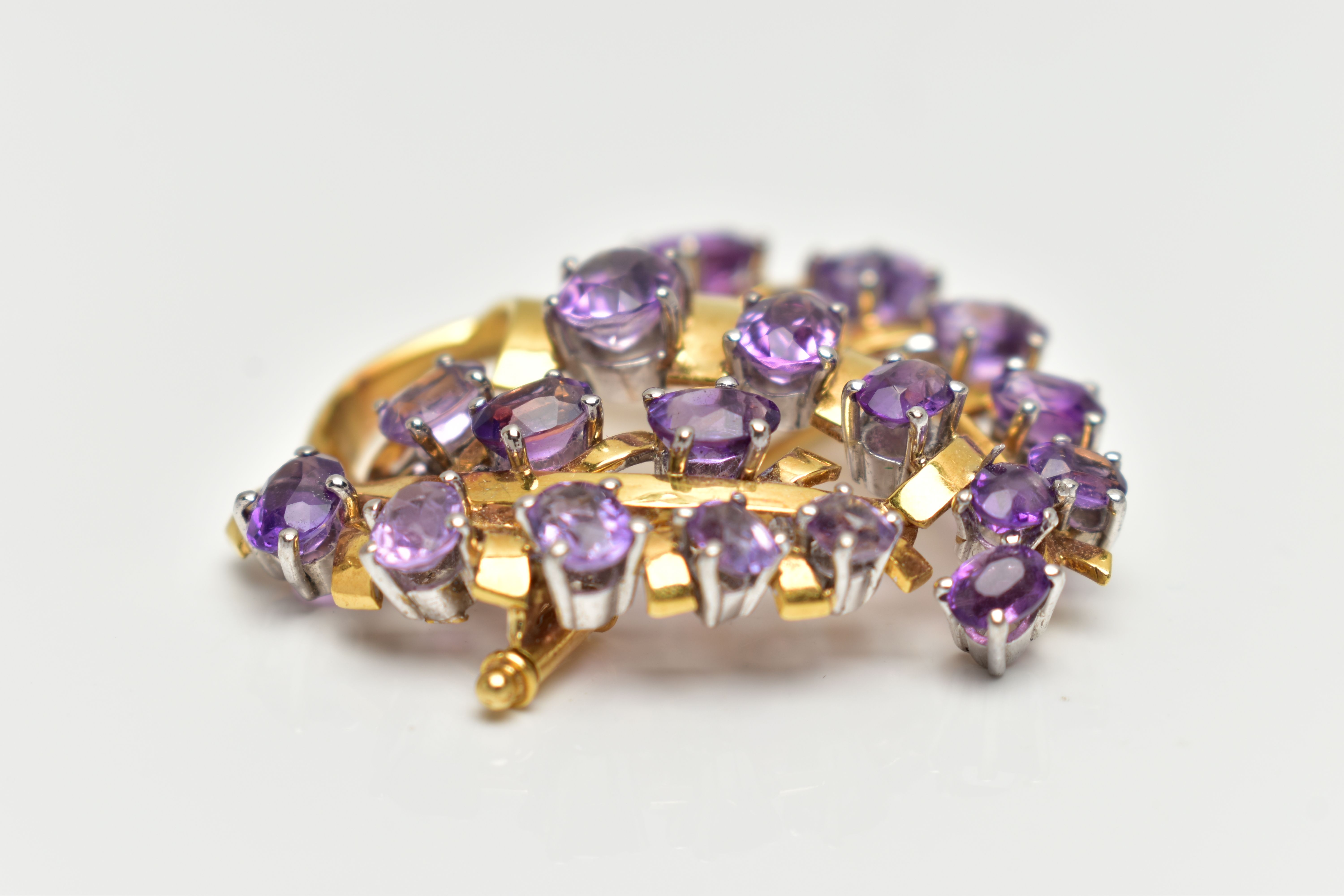 A YELLOW METAL AMETHYST 'LOTOS' SPRAY BROOCH, foliage spray design set with eighteen oval cut - Image 5 of 6