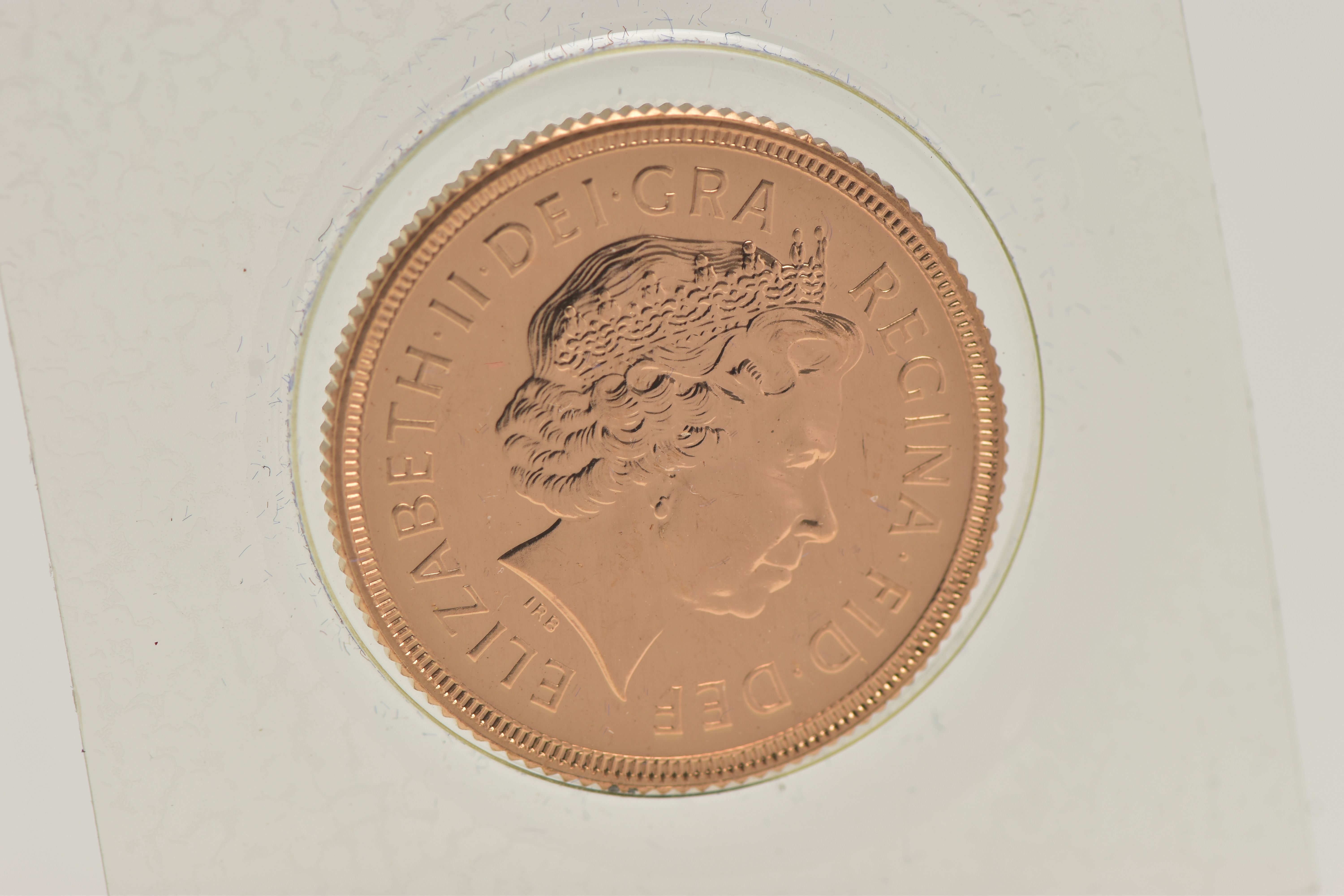 A LATE 20TH CENTURY FULL GOLD SOVEREIGN COIN, obverse depicting Queen Elizabeth II, reverse George - Image 2 of 2