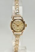 A LADYS 9CT GOLD 'RICHMOND' 'WRISTWATCH, manual wind, round champagne dial signed 'Richmond'