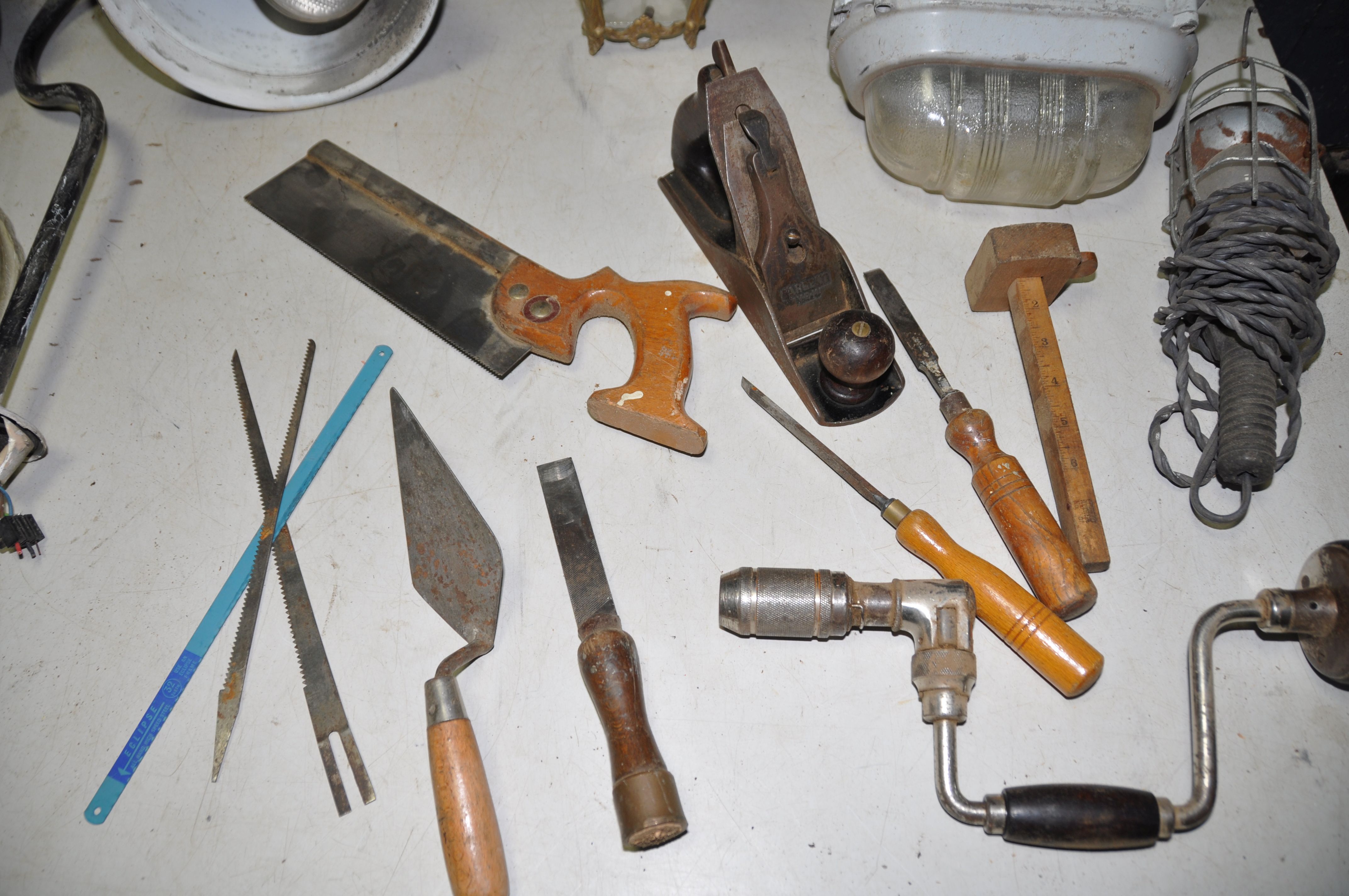 A SELECTION OF OUTDOOR LIGHTING along with some vintage tools, a Stanley hand drill, Sergant VBN - Image 3 of 3