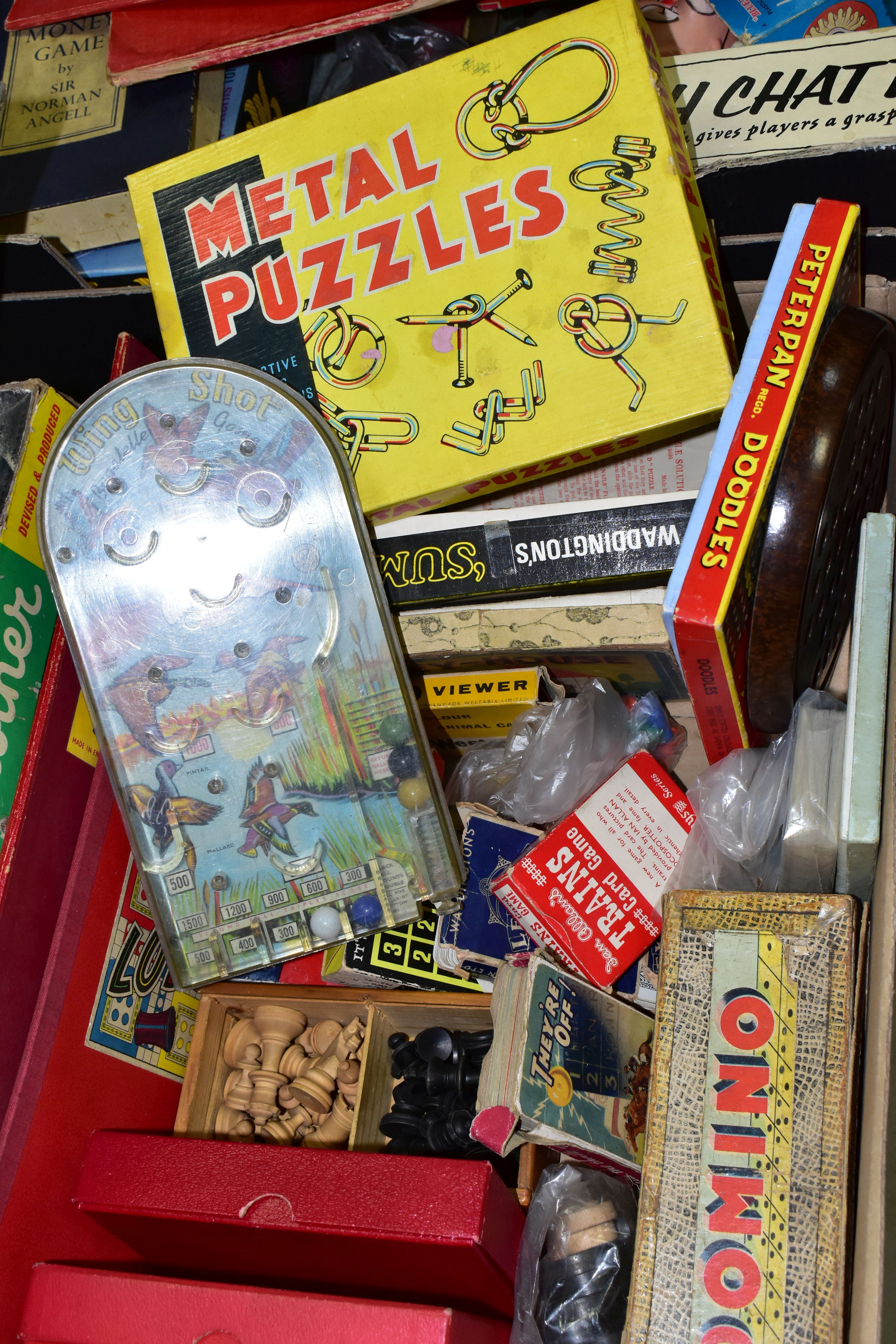 A QUANTITY OF ASSORTED VINTAGE TOYS, GAMES AND PUZZLES ETC., to include Waddington's Ideal Home Kit, - Image 5 of 8