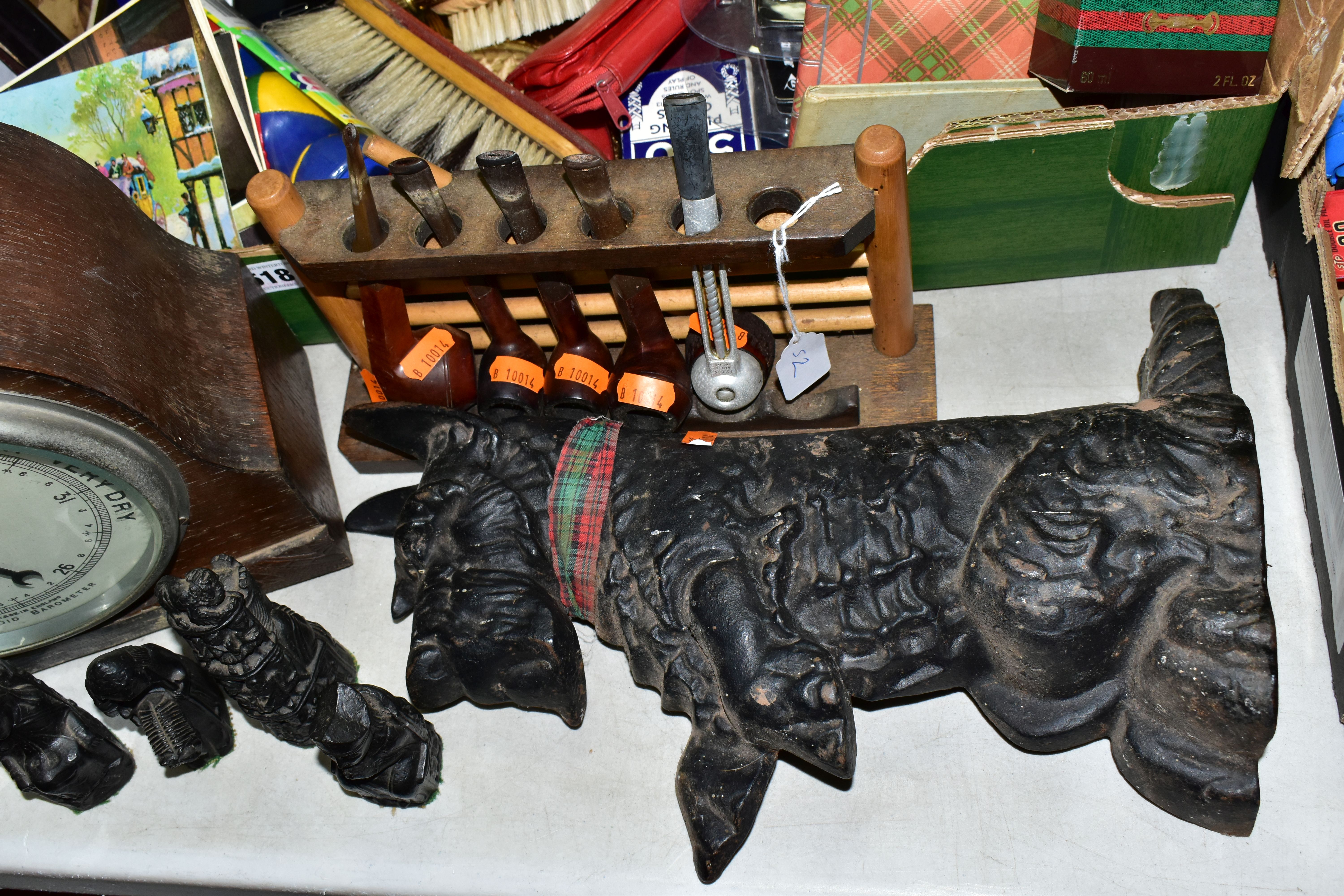 THREE BOXES OF VINTAGE FISHING REELS, SEA SHELL, CHESS SET AND SUNDRIES, to include a Bakelite - Image 5 of 14