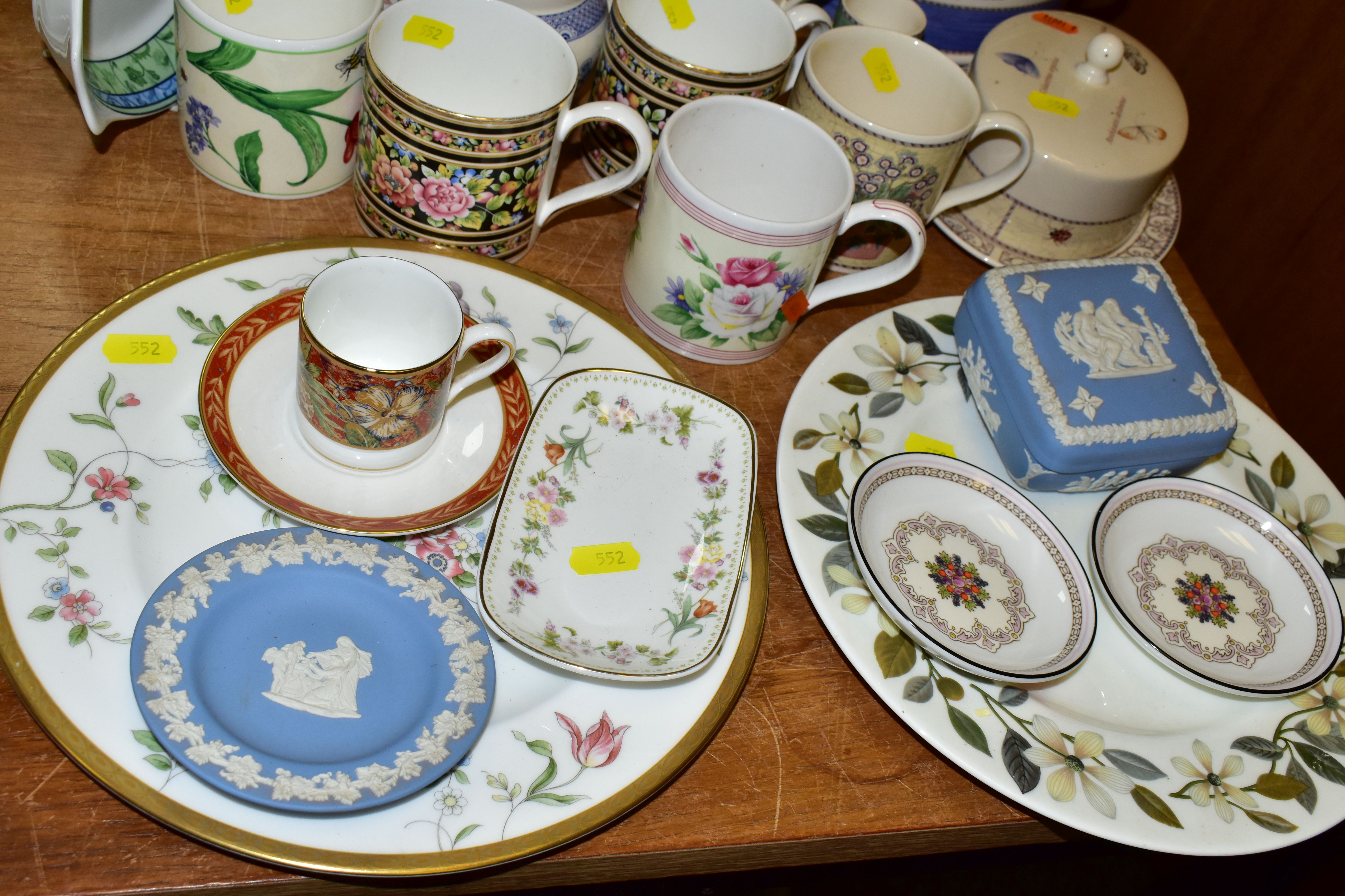 A SMALL QUANTITY OF ASSORTED WEDGWOOD BONE CHINA, QUEEN'S WARE AND JASPERWARE, ETC, including ' - Image 5 of 7