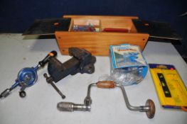 A WODEN 86B VICE, along with a small Draper bench vice 1122 with swivel base, Record 423 hand