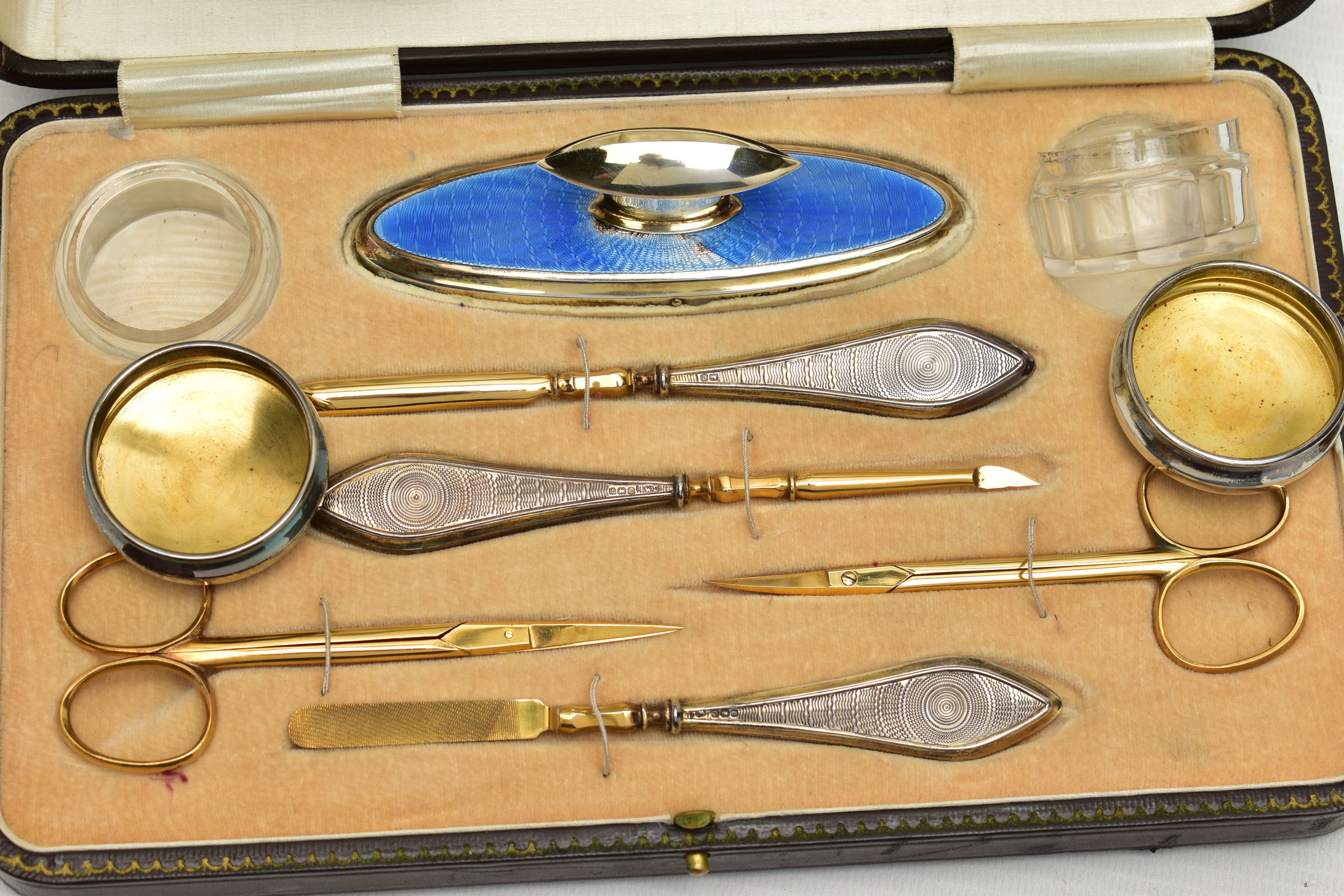 AN EARLY 20TH CENTURY CASED SILVER GUILLOCHE ENAMEL MANICURE SET, eight piece set comprising of - Image 4 of 5