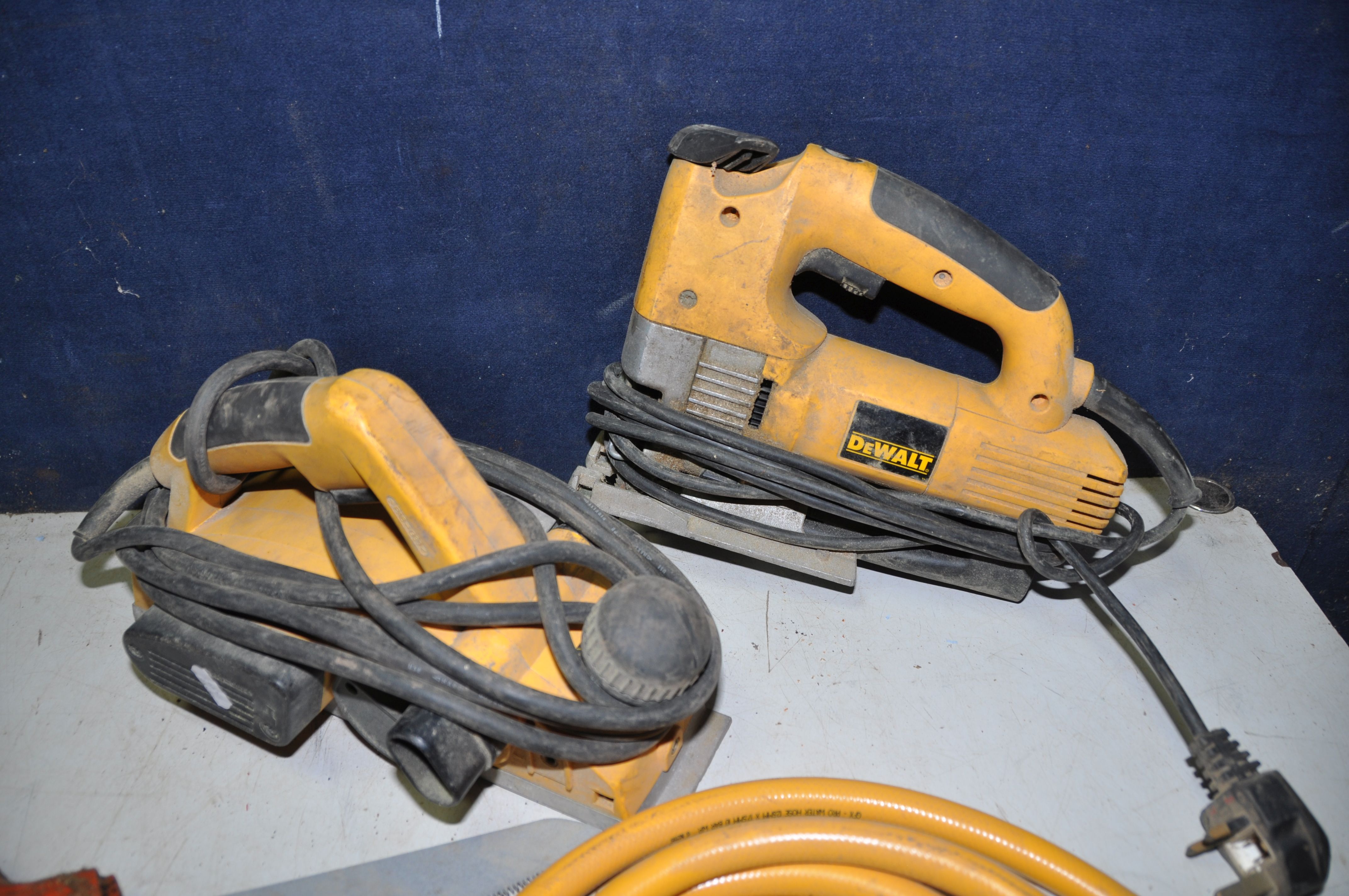 A SELECTION OF POWERTOOLS to include a Dewalt DW321 jigsaw, Black and Decker KS890E scorpion - Image 2 of 3