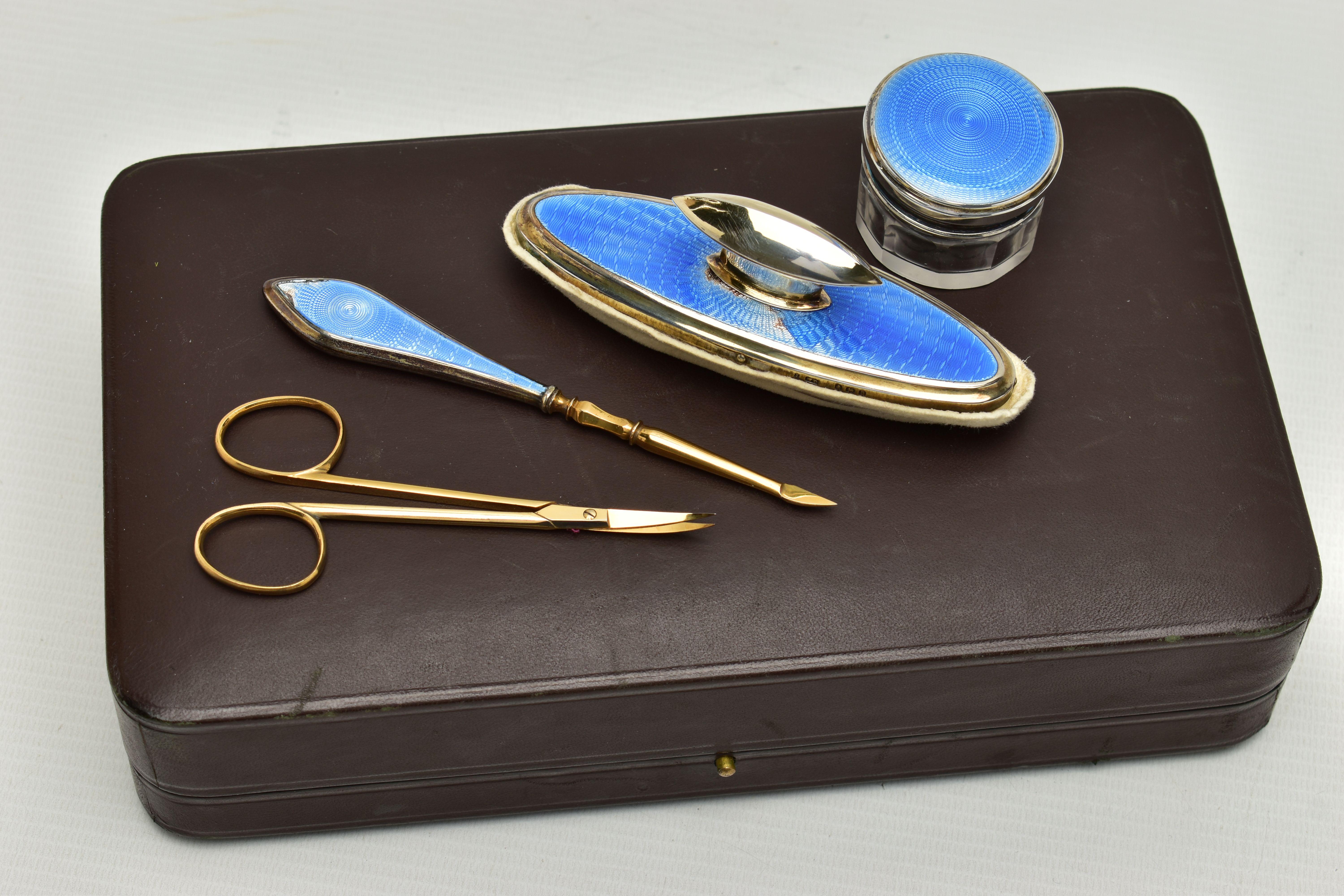 AN EARLY 20TH CENTURY CASED SILVER GUILLOCHE ENAMEL MANICURE SET, eight piece set comprising of - Image 5 of 5