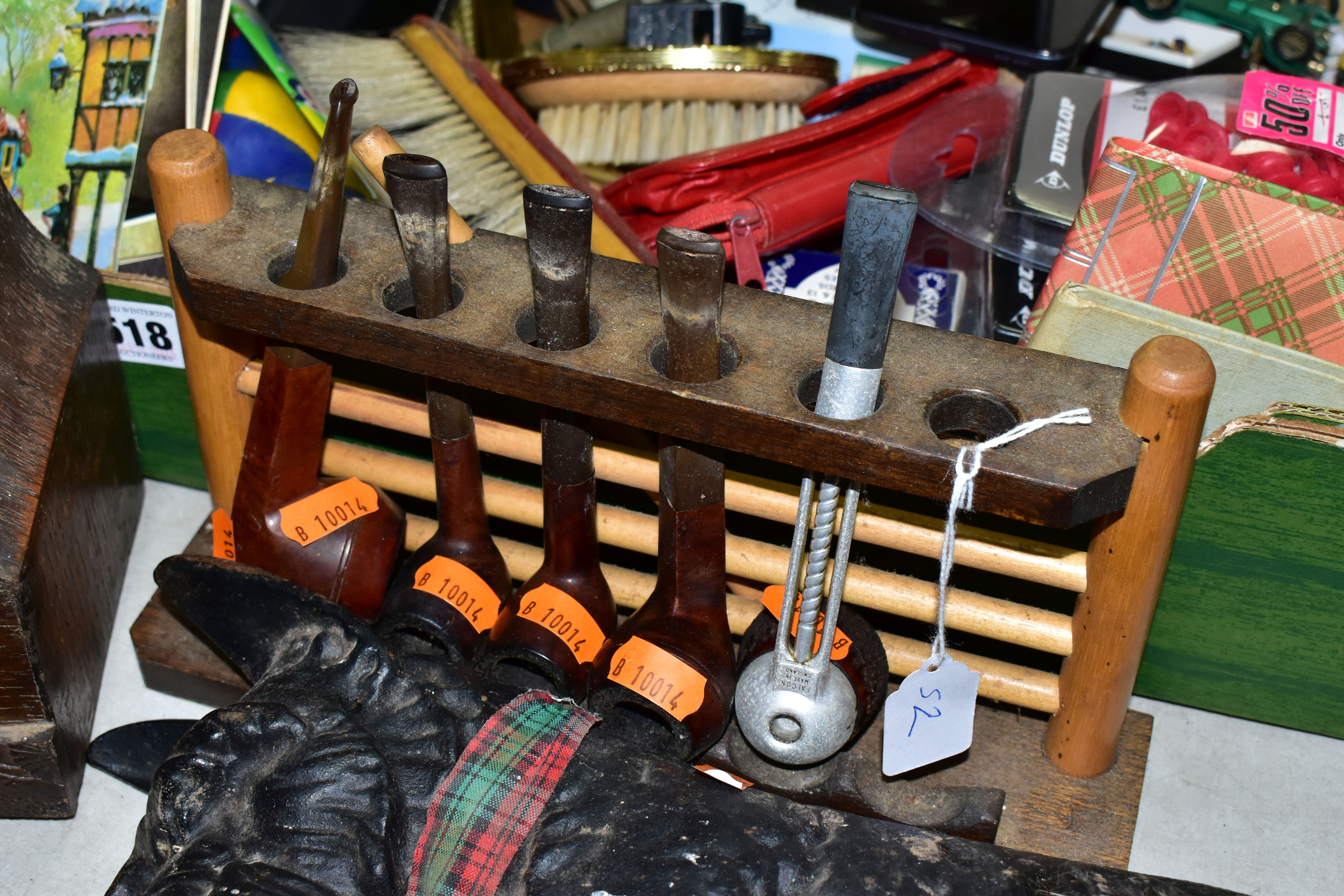 THREE BOXES OF VINTAGE FISHING REELS, SEA SHELL, CHESS SET AND SUNDRIES, to include a Bakelite - Image 6 of 14