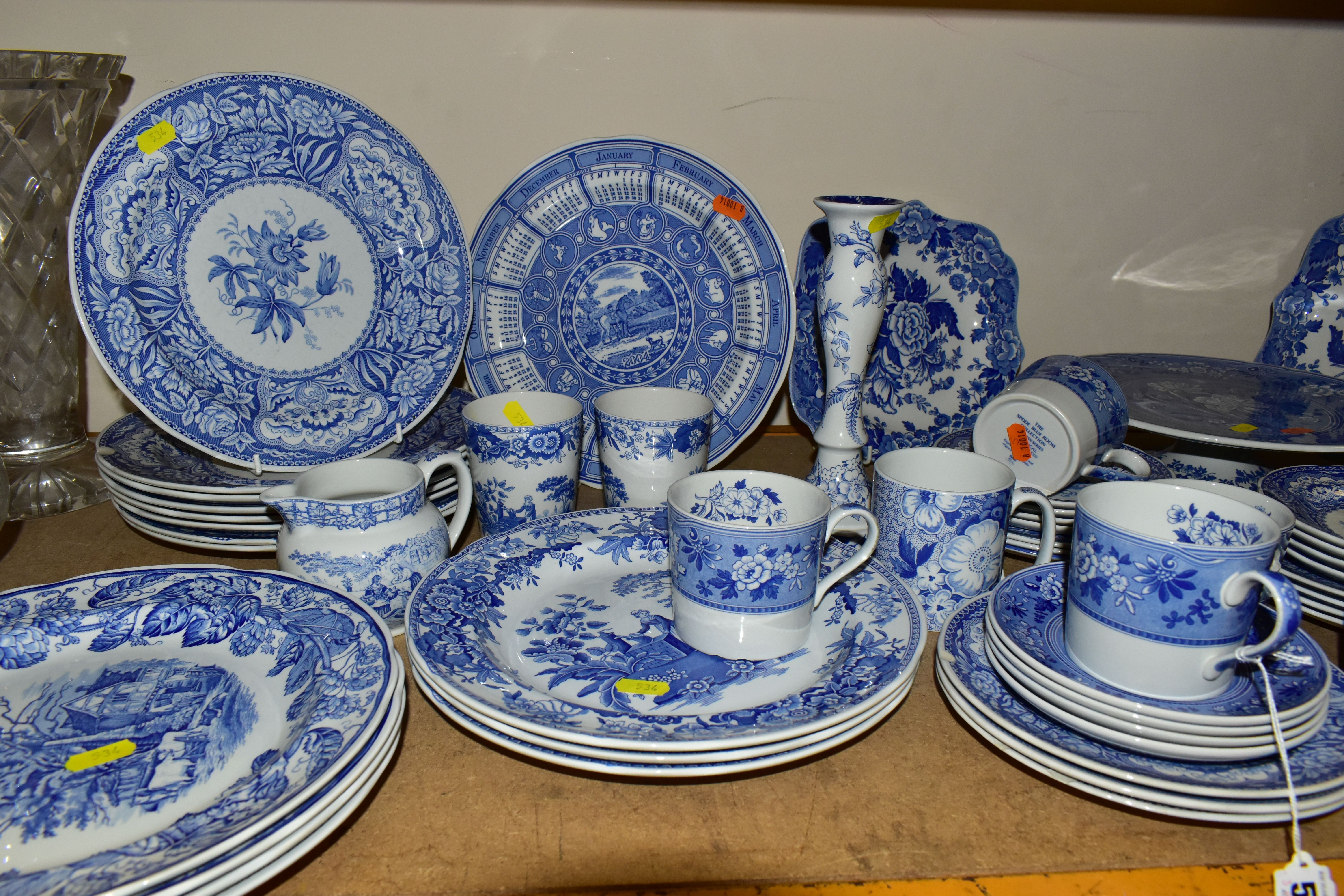 A COLLECTION OF SPODE BLUE ROOM COLLECTION BLUE AND WHITE TEA, DINNER AND GIFTWARE, together with