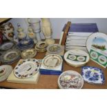 A QUANTITY OF BOXED AND LOOSE COLLECTORS PLATES BY WEDGWOOD, COALPORT, ETC AND OTHER ASSORTED