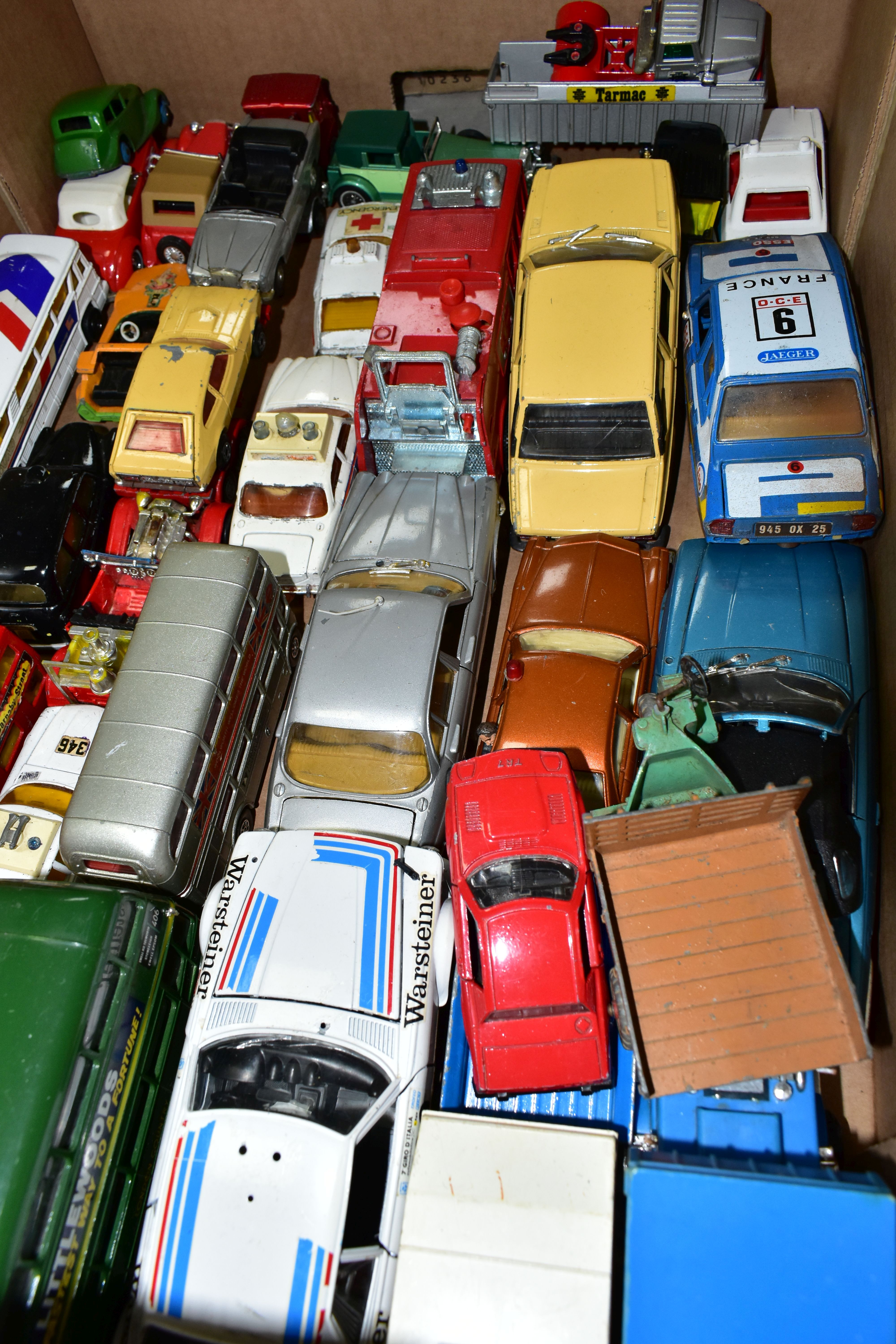 A QUANTITY OF UNBOXED AND ASSORTED PLAYWORN DIECAST VEHICLES, to include Dinky, Corgi, Matchbox, - Image 7 of 7