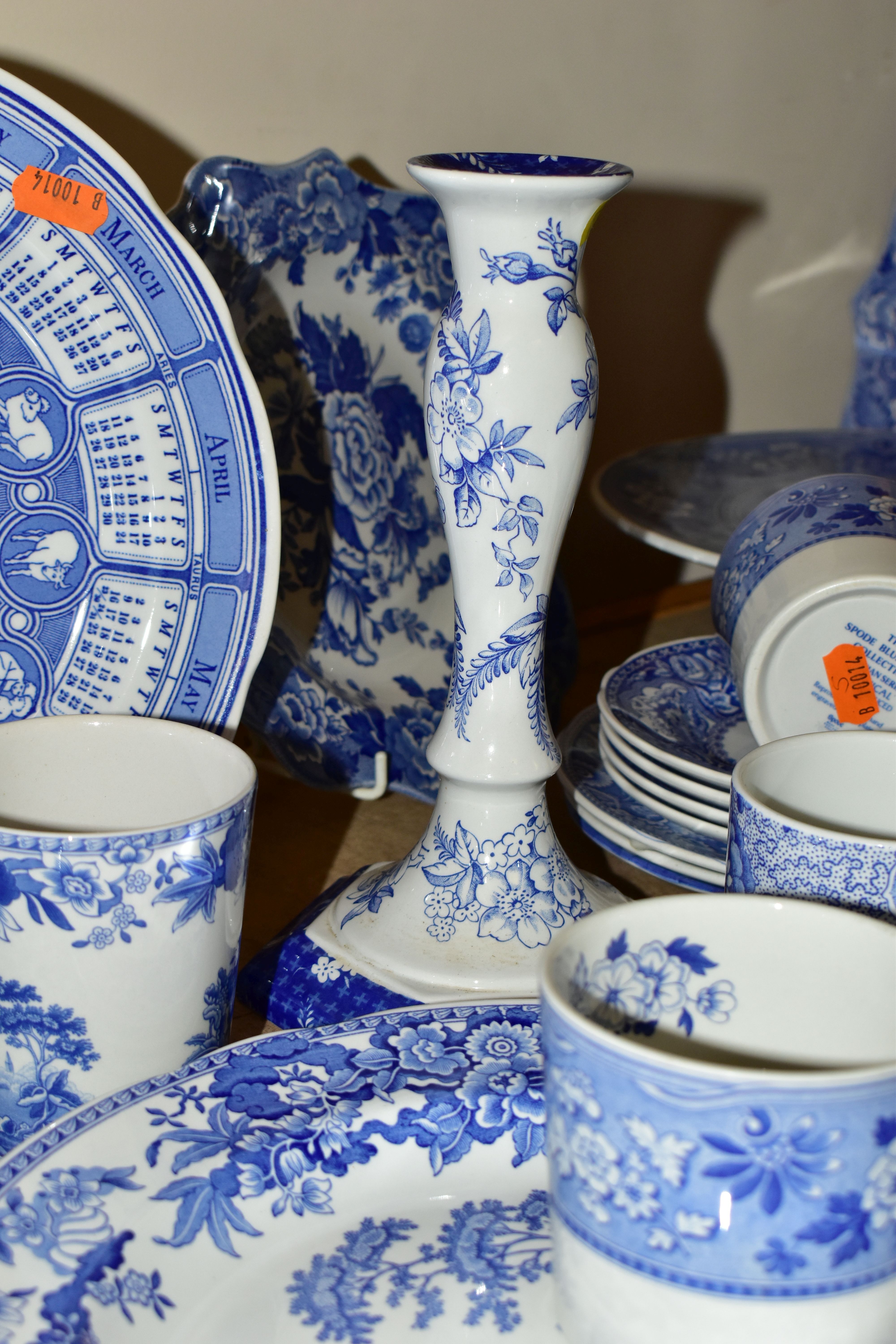 A COLLECTION OF SPODE BLUE ROOM COLLECTION BLUE AND WHITE TEA, DINNER AND GIFTWARE, together with - Image 7 of 8