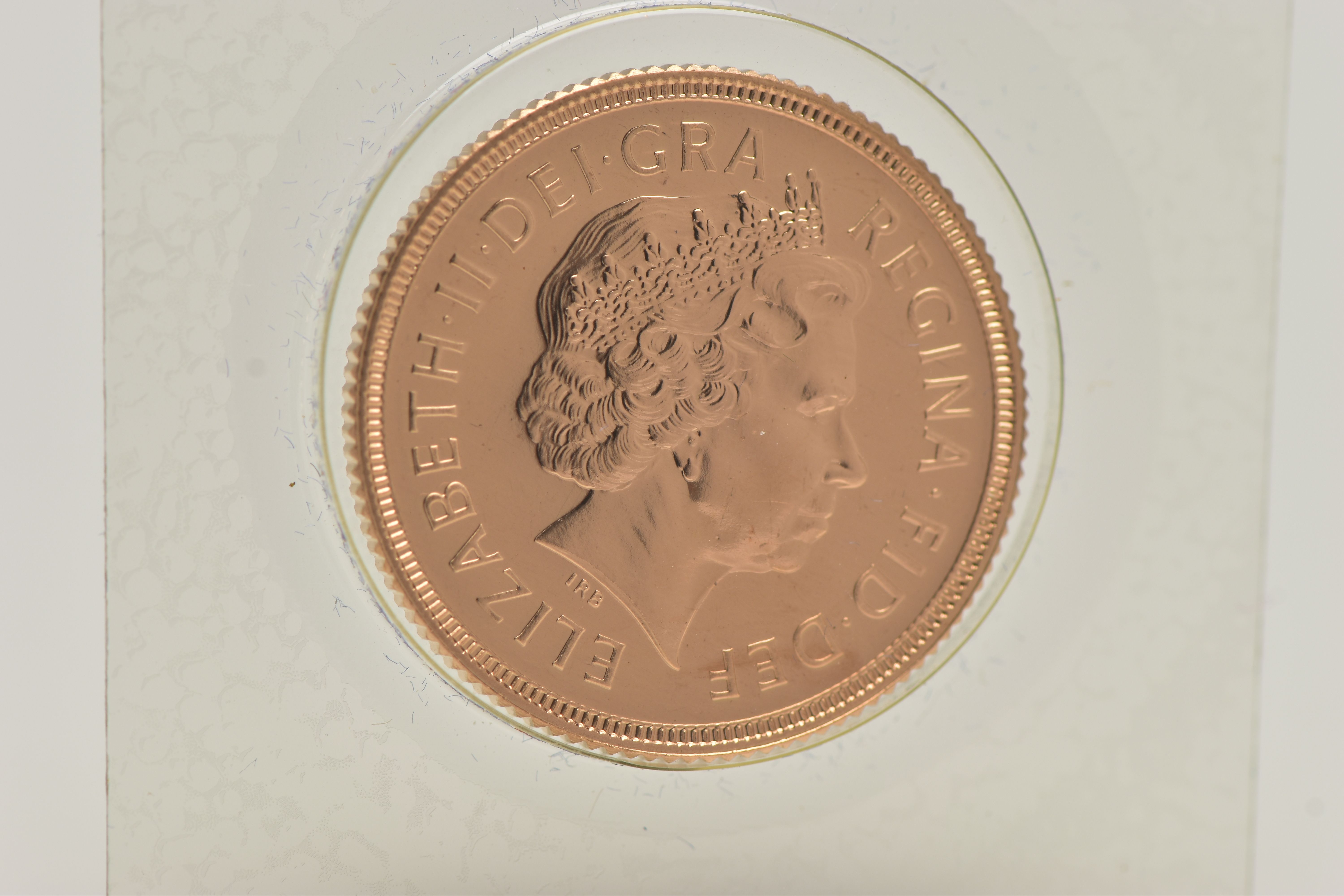 A LATE 20TH CENTURY FULL GOLD SOVEREIGN COIN, obverse depicting Queen Elizabeth II, reverse George - Image 2 of 2