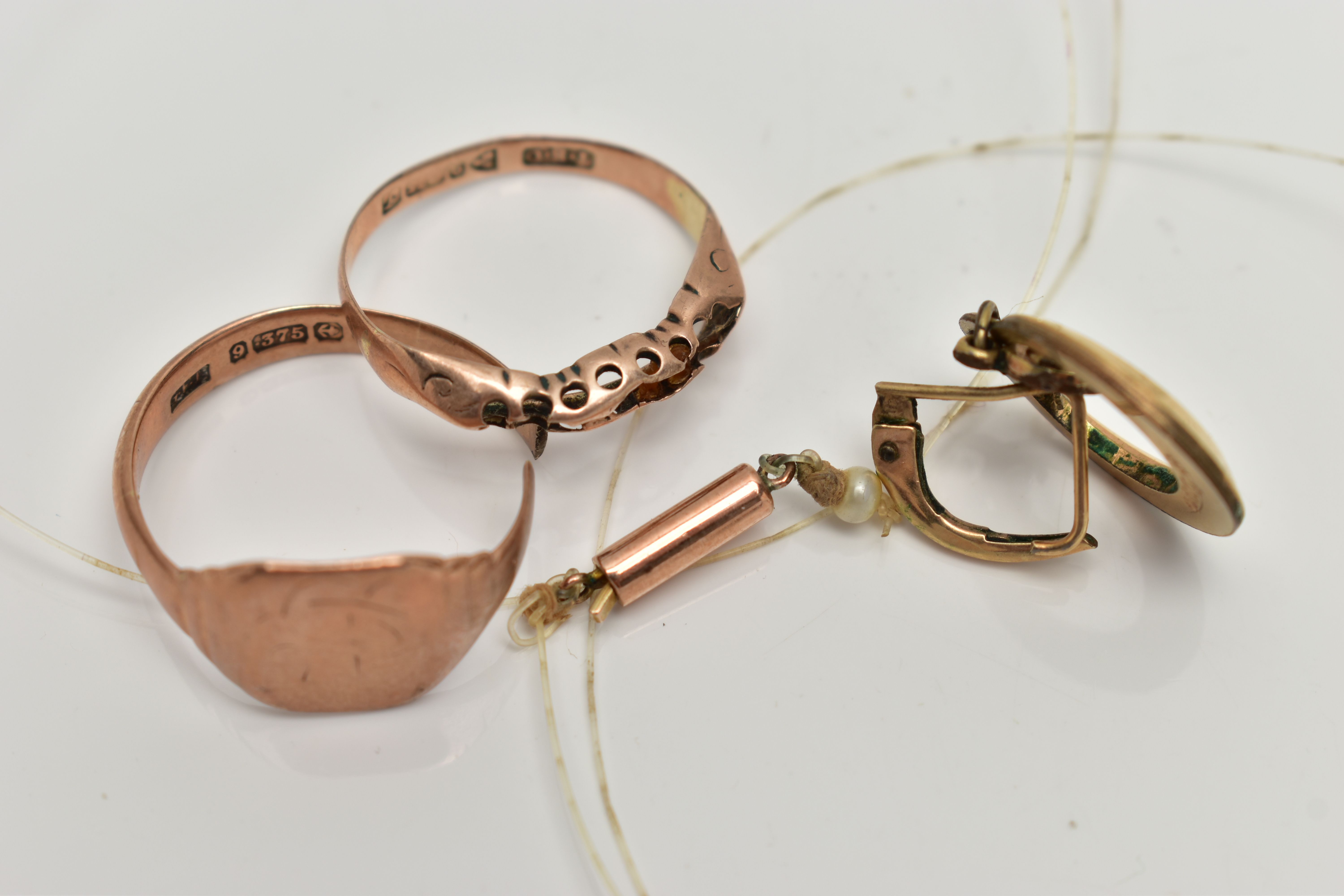 TWO 9CT GOLD RINGS, AN EARRING AND A CLASP, the first an a/f rose gold, square signet ring, worn - Image 2 of 3