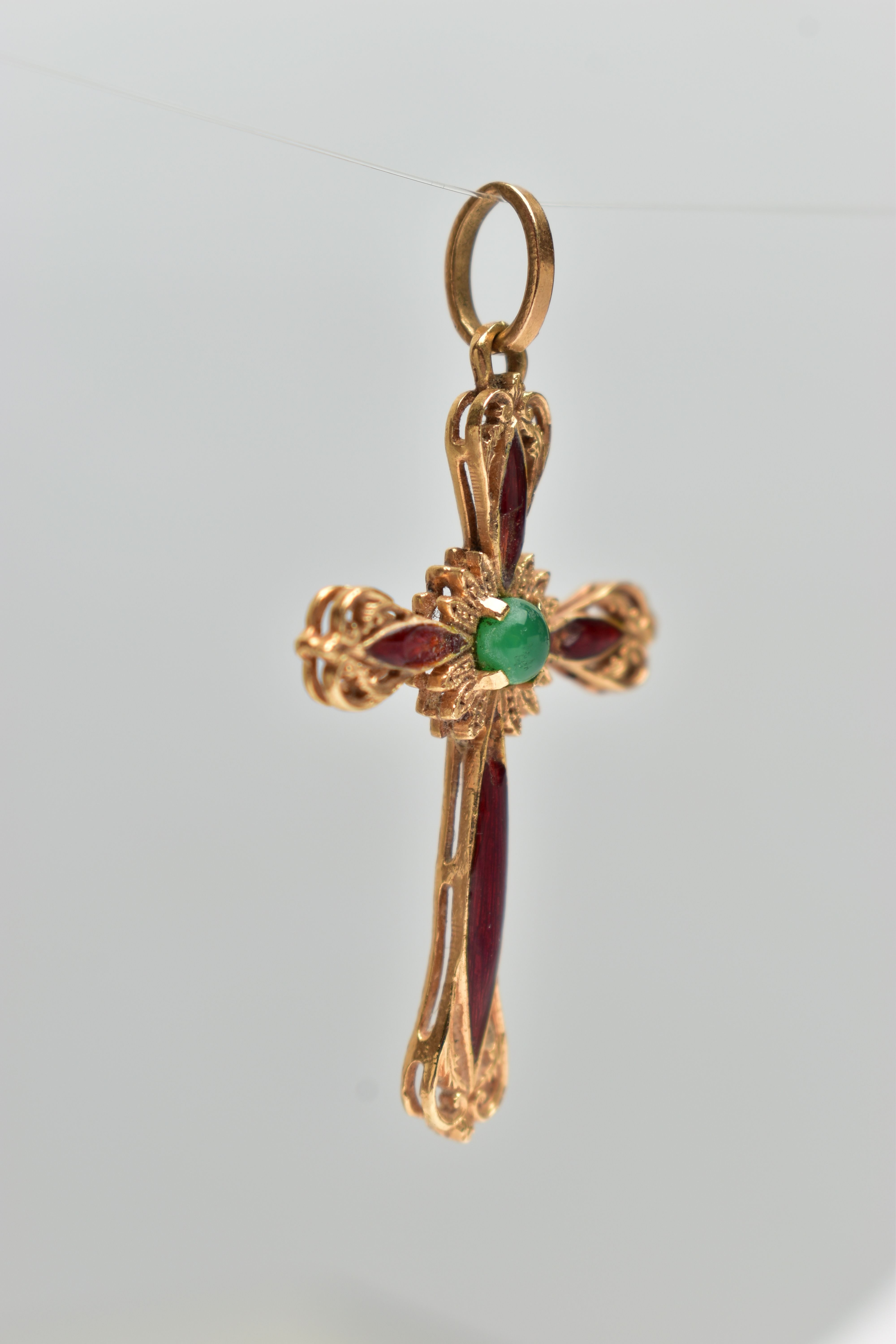 A YELLOW METAL ENAMEL CROSS PENDANT, scroll detailed cross with red enamel, to the centre is a - Image 2 of 3