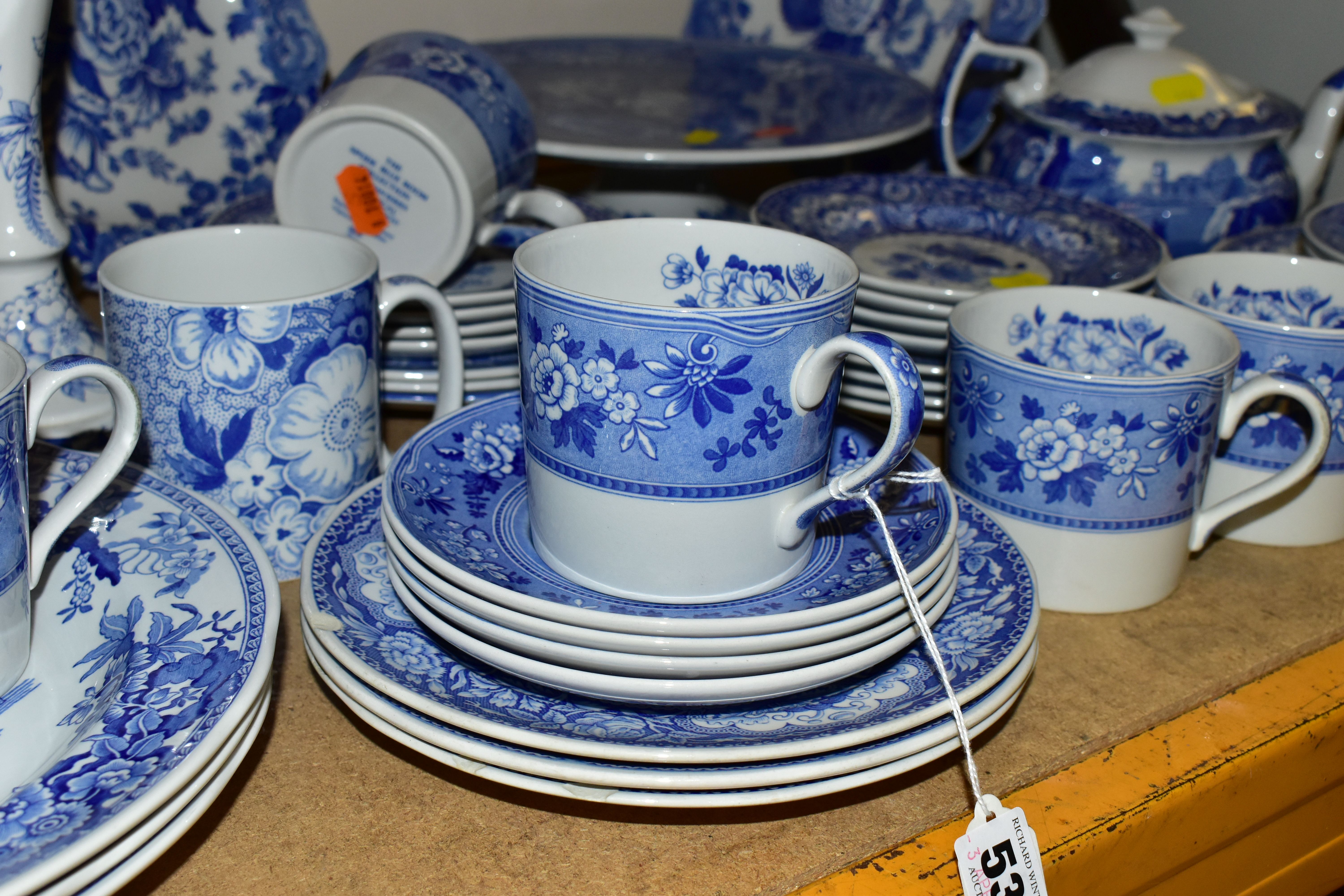 A COLLECTION OF SPODE BLUE ROOM COLLECTION BLUE AND WHITE TEA, DINNER AND GIFTWARE, together with - Image 2 of 8