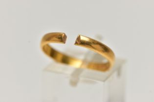 A 22CT GOLD BAND RING, polished split band, hallmarked 22ct Birmingham, approximate gross weight 3.1