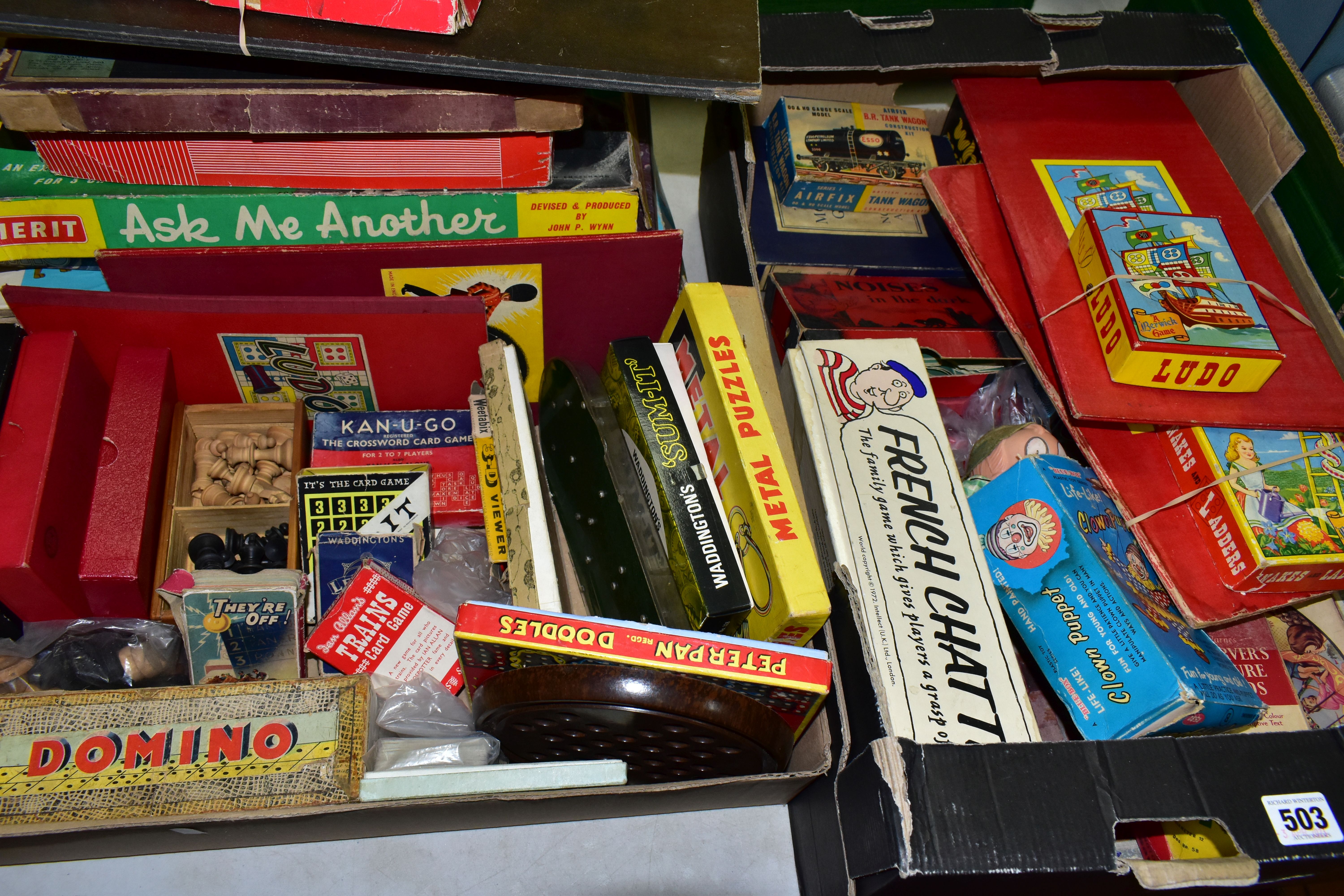 A QUANTITY OF ASSORTED VINTAGE TOYS, GAMES AND PUZZLES ETC., to include Waddington's Ideal Home Kit,