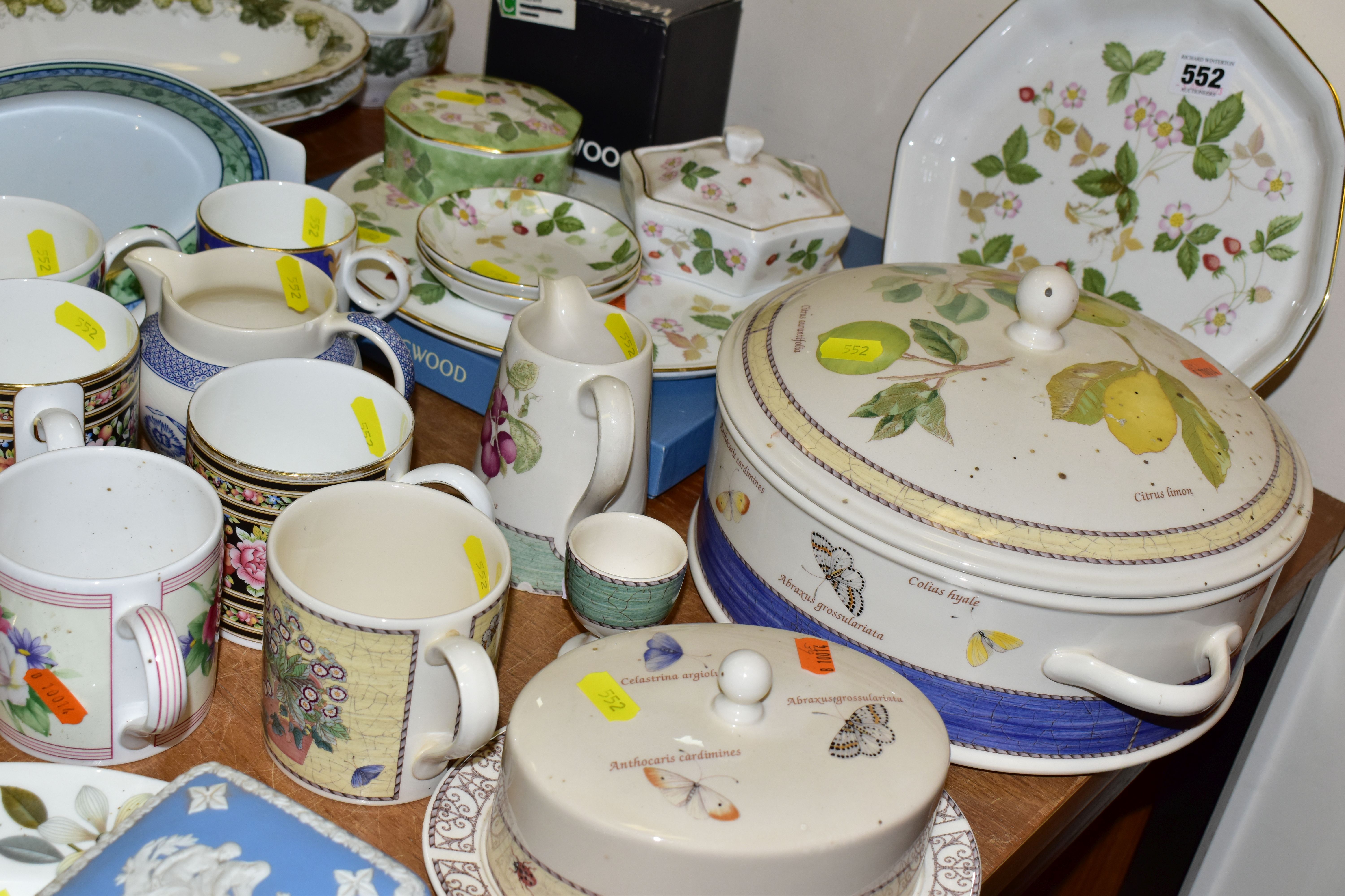 A SMALL QUANTITY OF ASSORTED WEDGWOOD BONE CHINA, QUEEN'S WARE AND JASPERWARE, ETC, including ' - Image 7 of 7