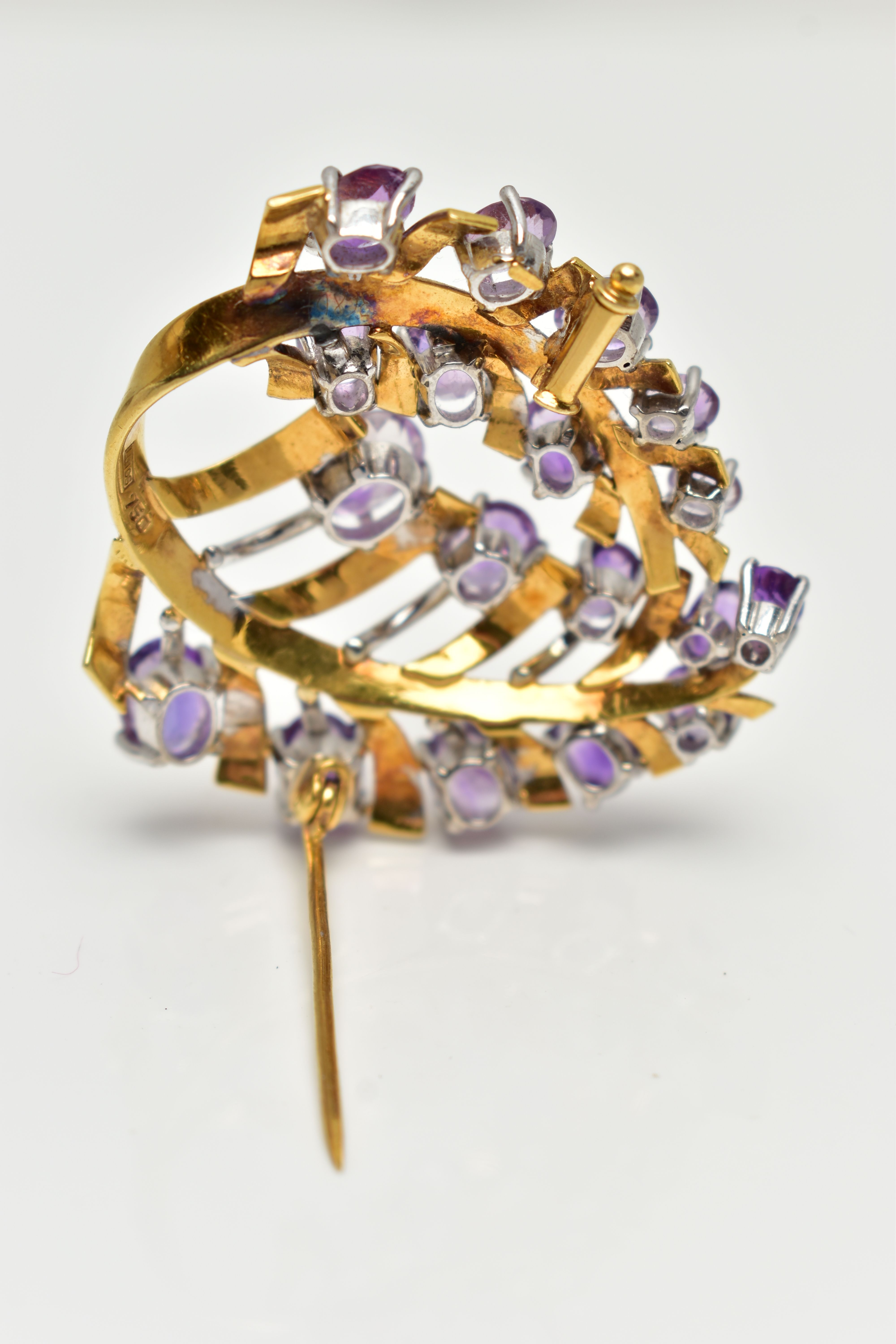 A YELLOW METAL AMETHYST 'LOTOS' SPRAY BROOCH, foliage spray design set with eighteen oval cut - Image 4 of 6