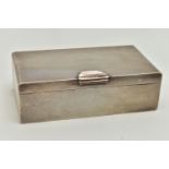 AN ELIZABETH II, 'MAPPIN & WEBB' SILVER CIGARETTE BOX, of a rectangular form, engine turned