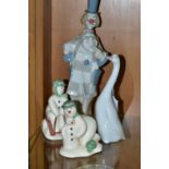 A LLADRO FIGURINE AND ONE SIMILAR, TOGETHER WITH TWO ROYAL DOULTON SNOWMEN, comprising 'Building The