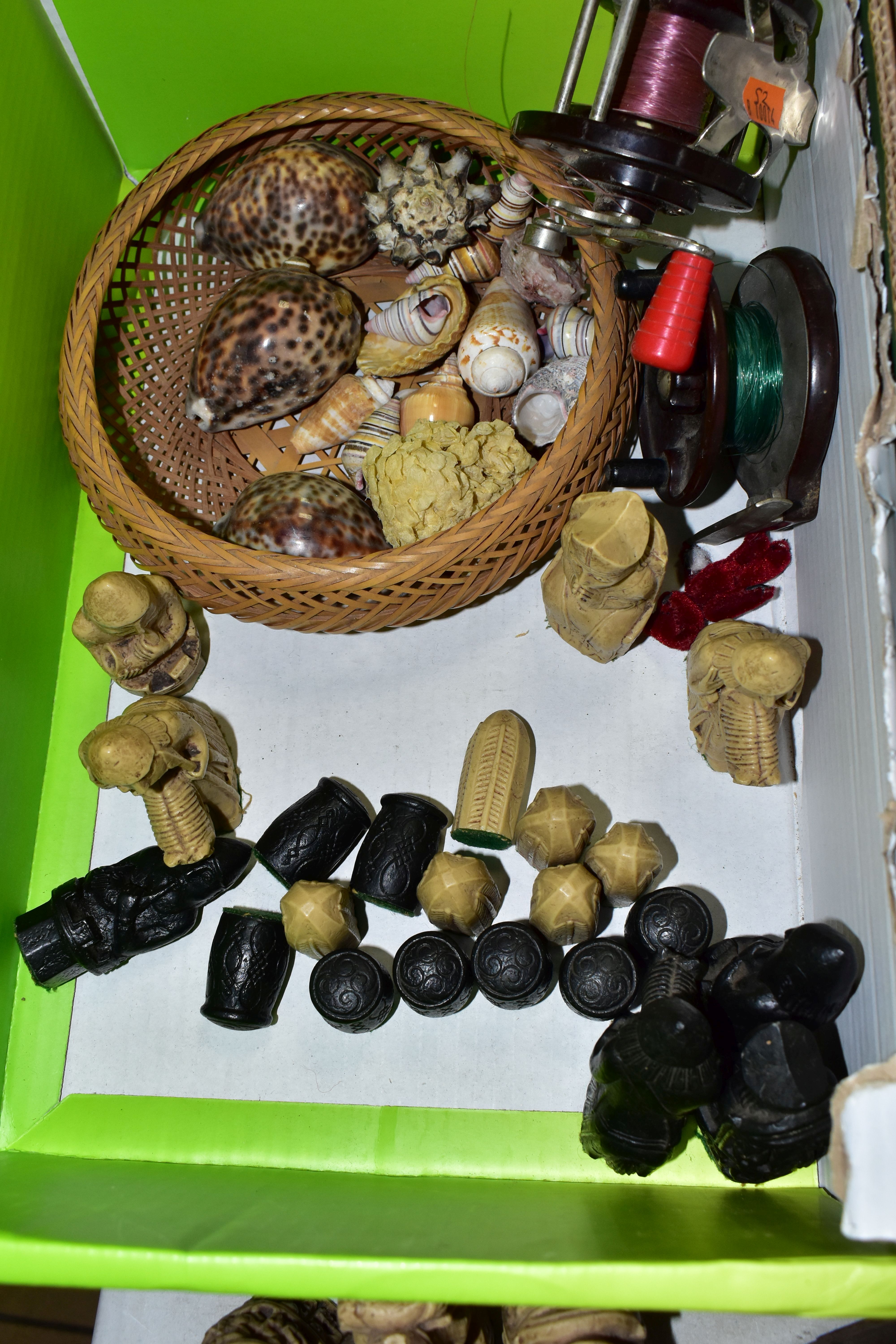 THREE BOXES OF VINTAGE FISHING REELS, SEA SHELL, CHESS SET AND SUNDRIES, to include a Bakelite - Image 8 of 14