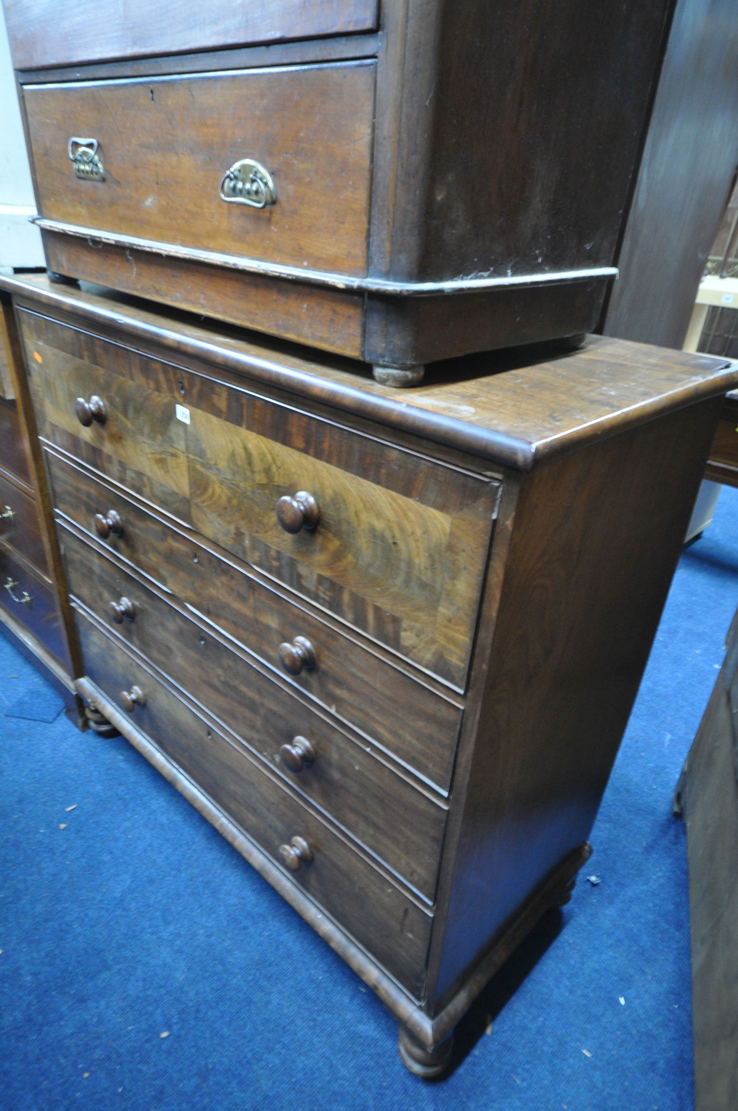 A VICTORIAN WALNUT CHEST OF FOUR LONG DRAWERS, width 123cm x depth 53cm x height 119cm (condition:-