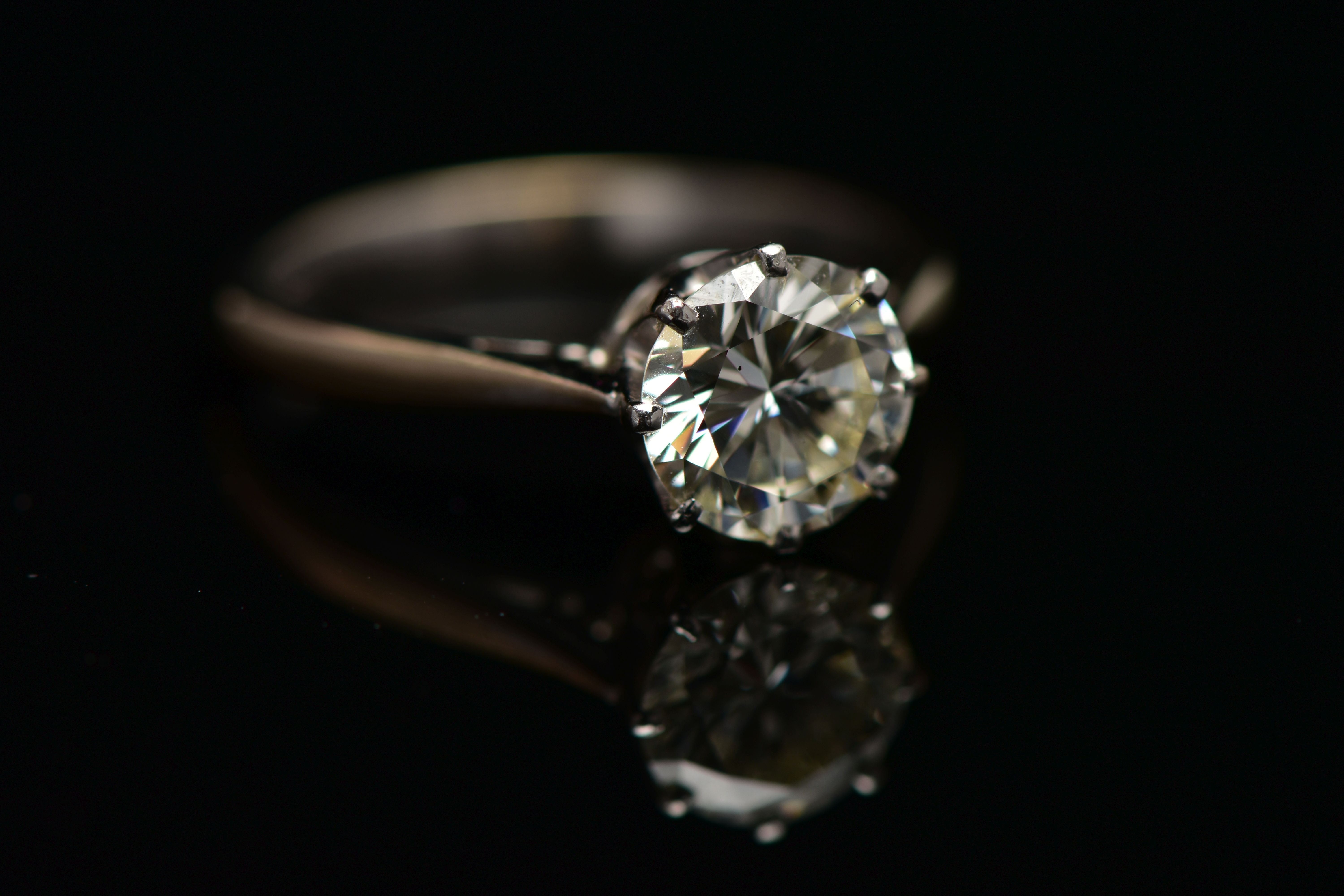 A MODERN SINGLE STONE DIAMOND RING, round brilliant cut diamond, estimated carat weight 1.50ct, - Image 10 of 12