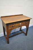 AN EARLY TO MID 20TH CENTURY OAK SIDE TABLE, with a single frieze drawer, width 92cm x depth 50cm