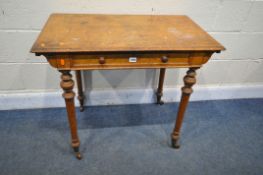 AN EARLY 20TH CENTURY OAK SIDE TABLE, with a single frieze drawer, on turned and tapered legs,