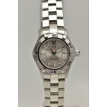 A LADYS 'TAG HEUER' WRISTWATCH, quartz movement, round silver dial signed 'Tag Heuer, Aquaracer