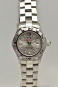 A LADYS 'TAG HEUER' WRISTWATCH, quartz movement, round silver dial signed 'Tag Heuer, Aquaracer