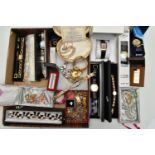 AN ASSORTMENT OF COSTUME JEWELLERY AND WATCHES, to include a 9ct metal core hinged bangle, 'Dmar'