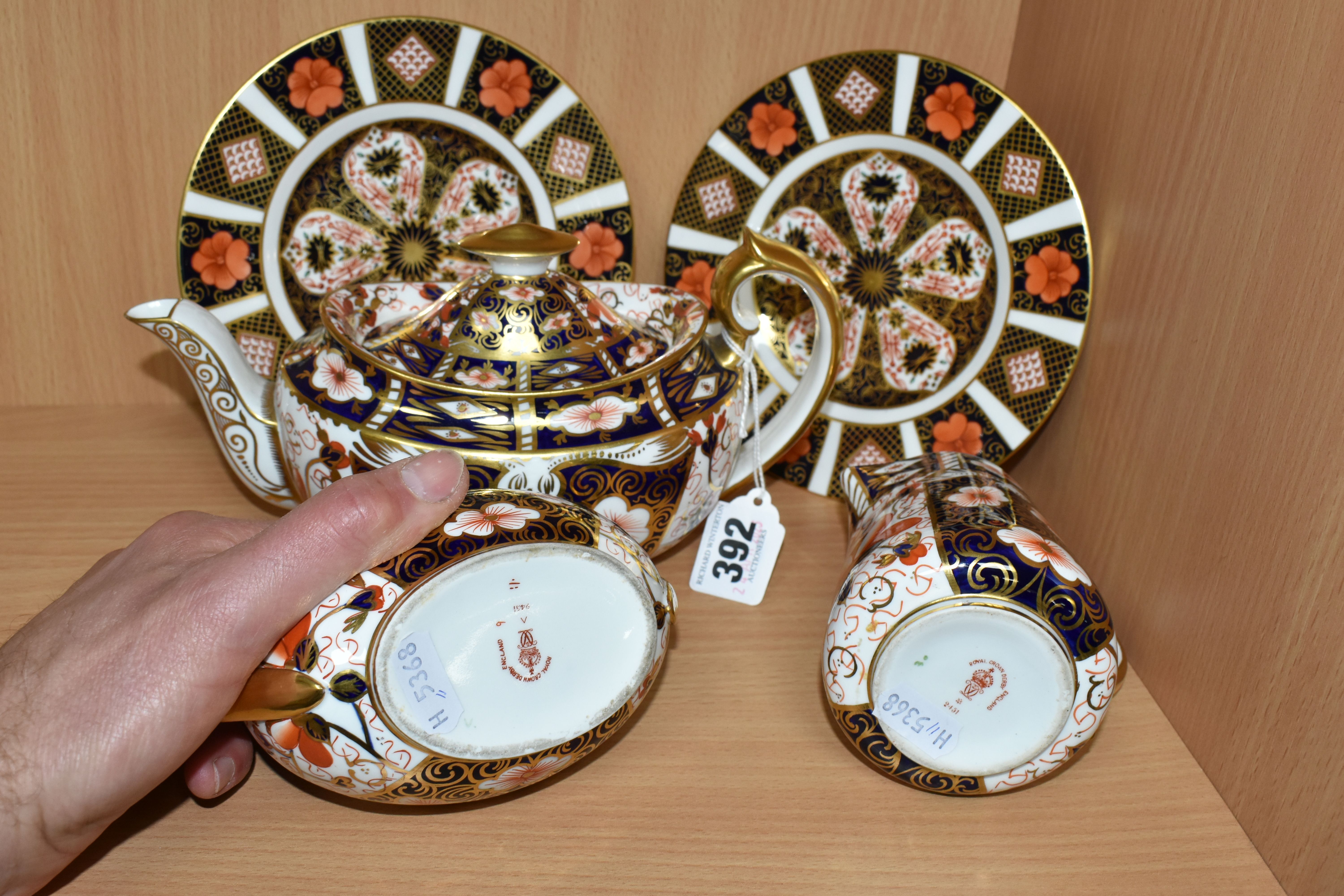 A GROUP OF ROYAL CROWN DERBY IMARI TEAWARES, comprising a 2451 pattern teapot, cream jug and covered - Image 4 of 4